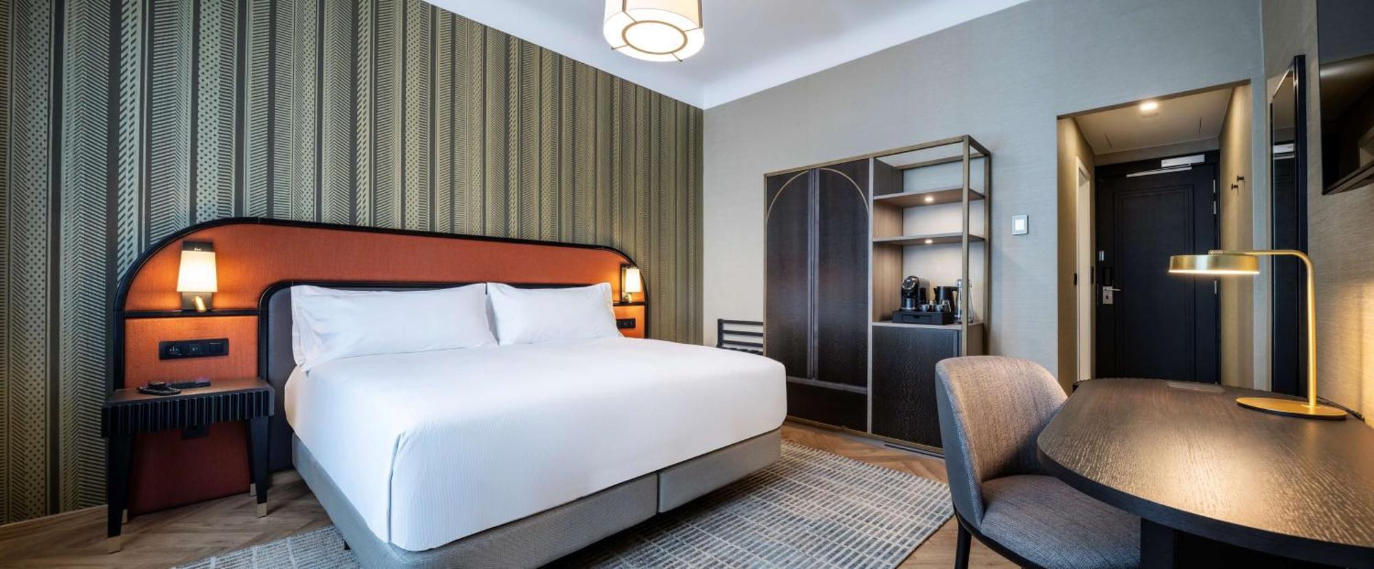 Zimmer mit Kingsize Bett