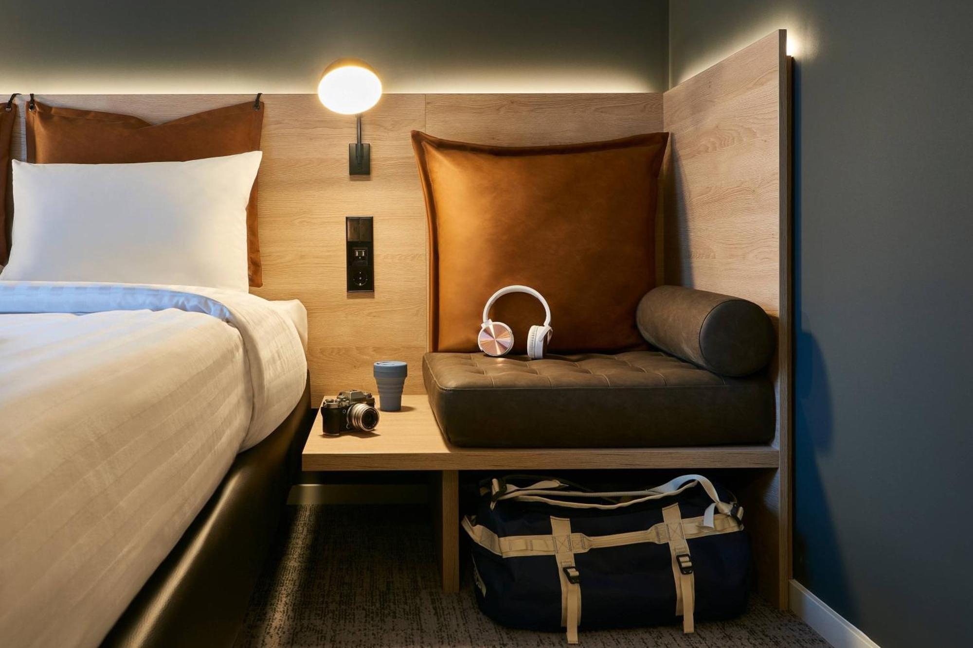 Moxy Sleeper Zimmer mit 1 Queensize-Bett