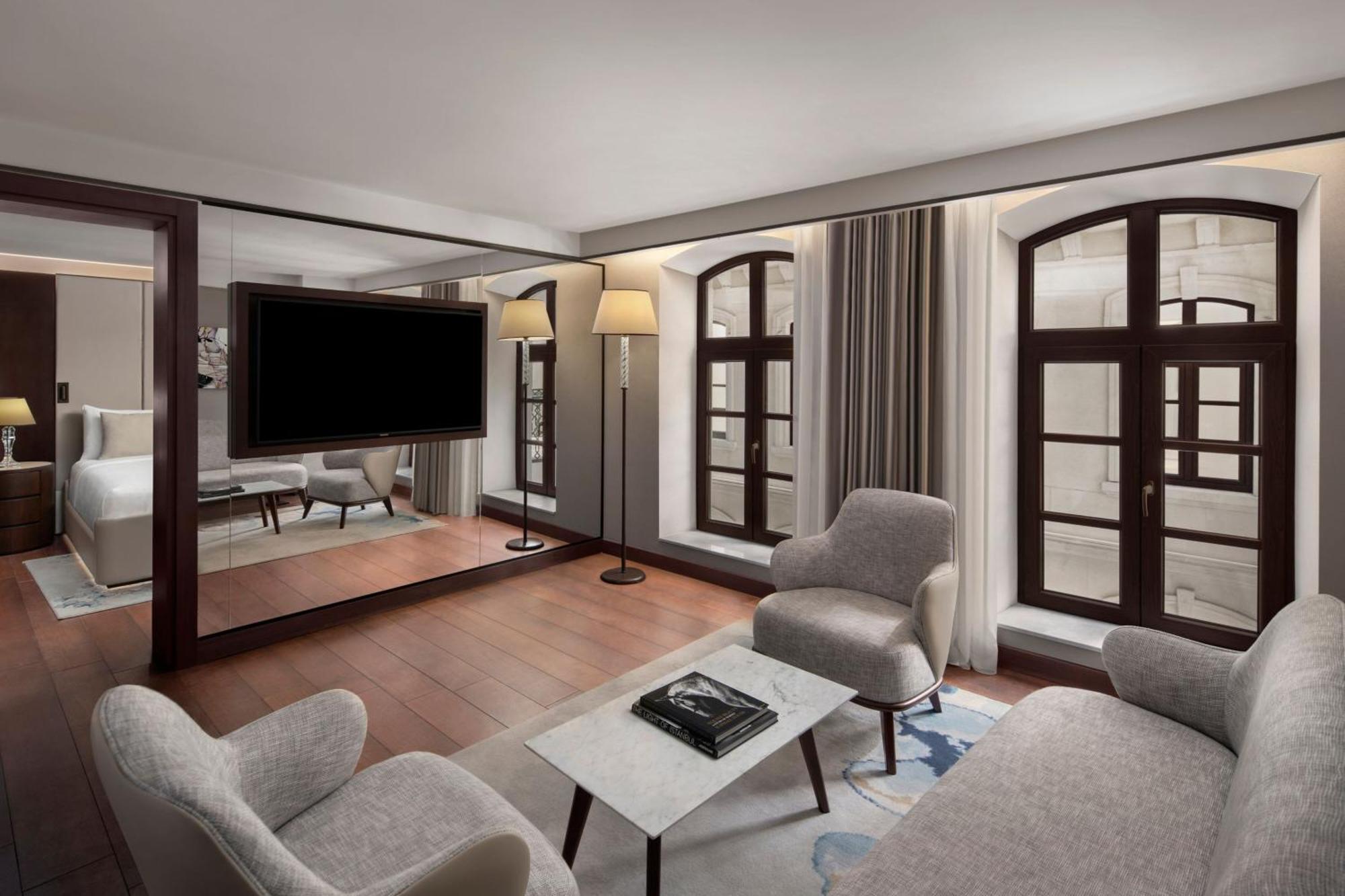 Loft-Suite mit Blick auf das Atrium