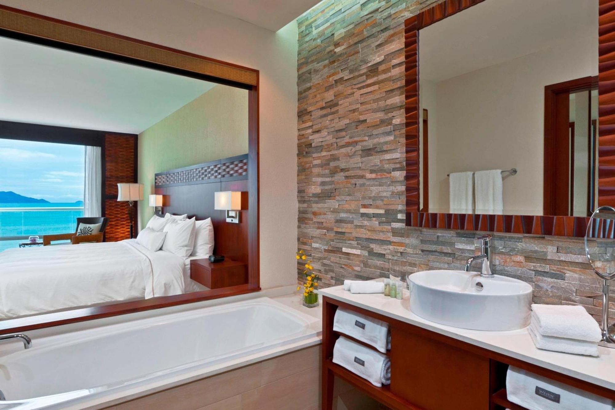 Executive Zimmer mit 1 Kingsize-Bett, Zugang zur Club Lounge und Balkon