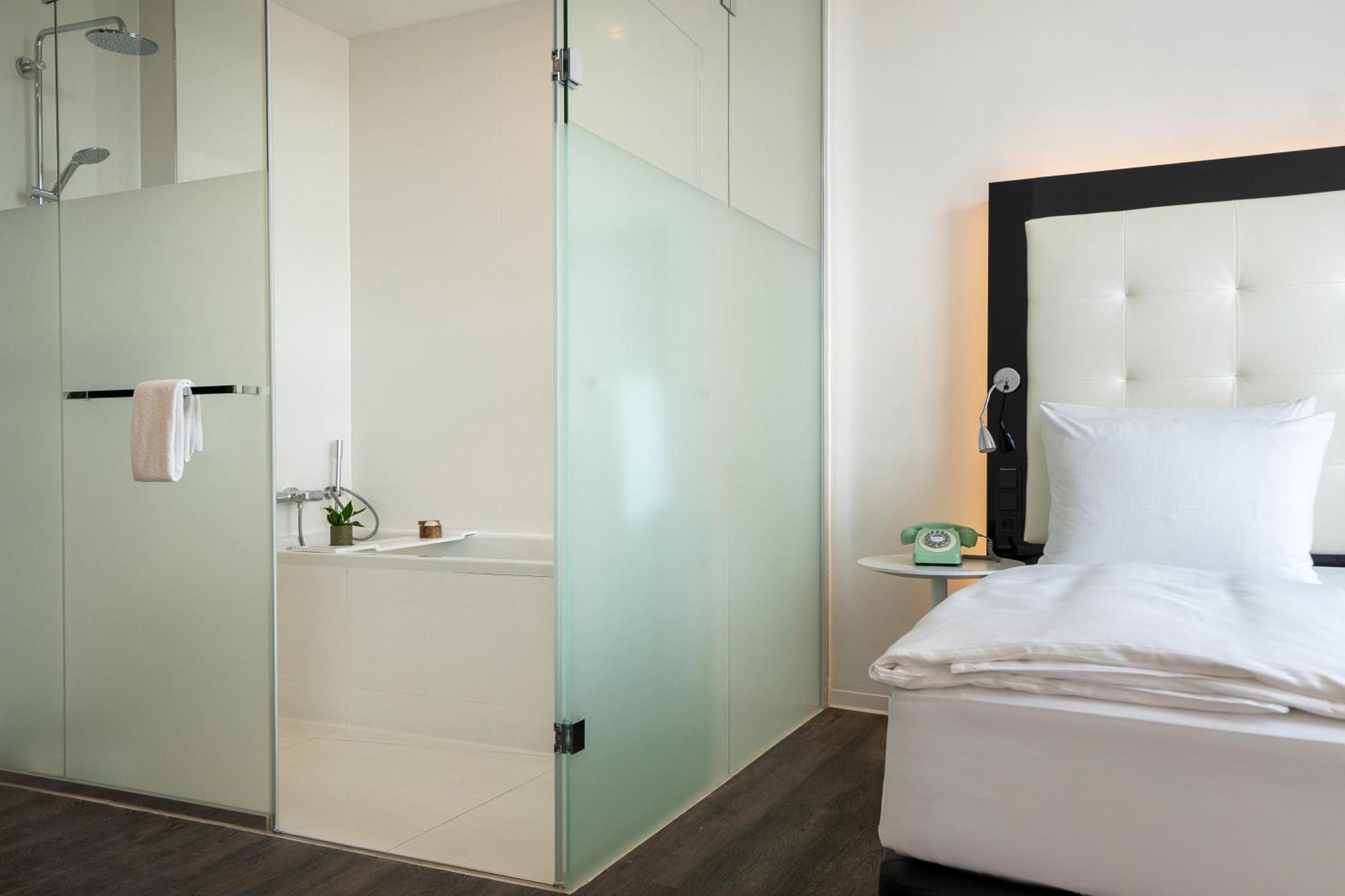 The Townhouse,1553901421:JPEG