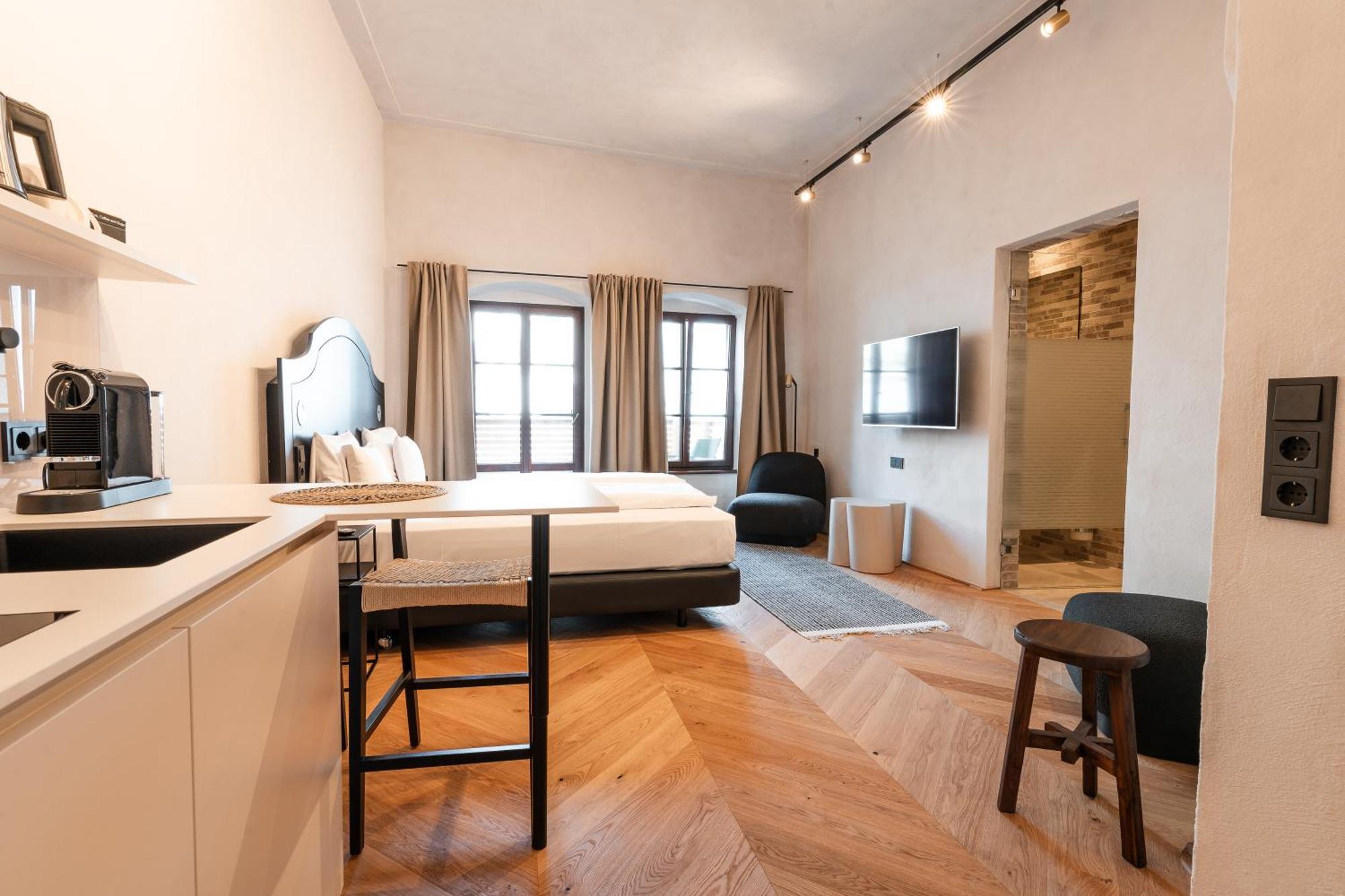 Studio mit Balkon