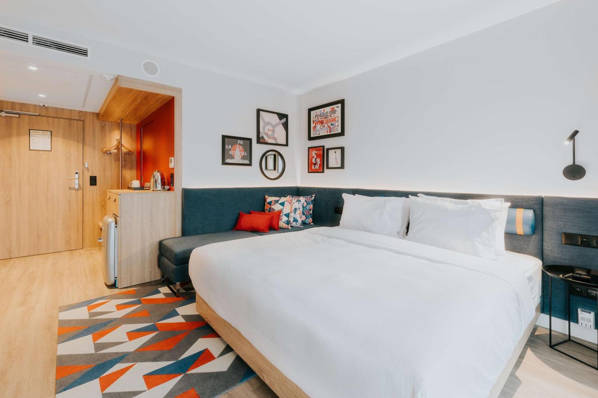 Zimmer mit Kingsize-Bett