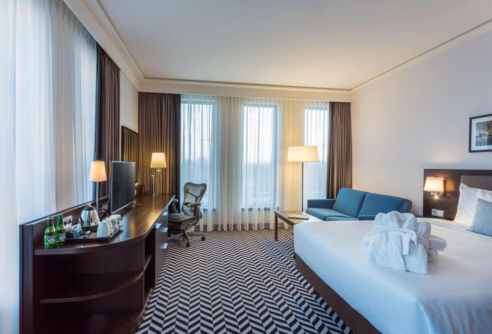 Eckzimmer mit Queensize-Bett