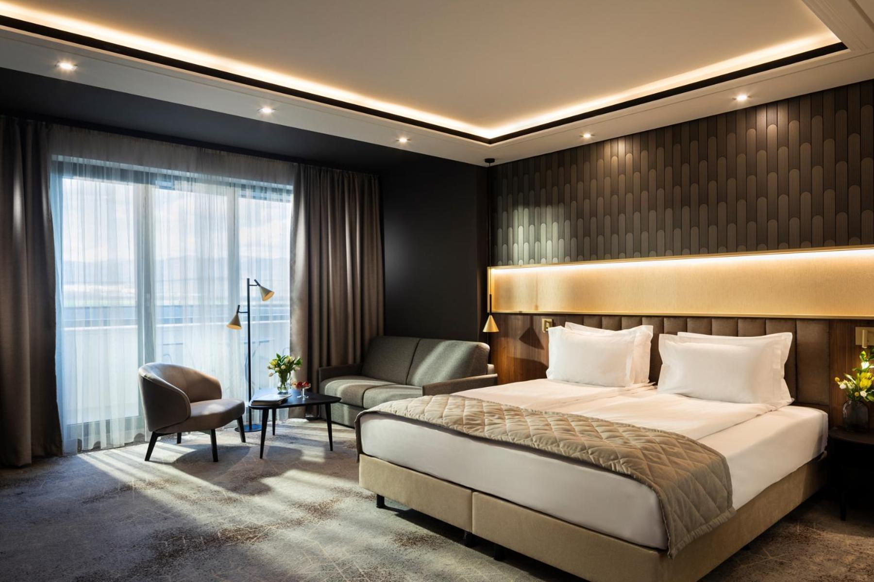 Deluxe Zimmer mit Kingsize-Bett und Balkon
