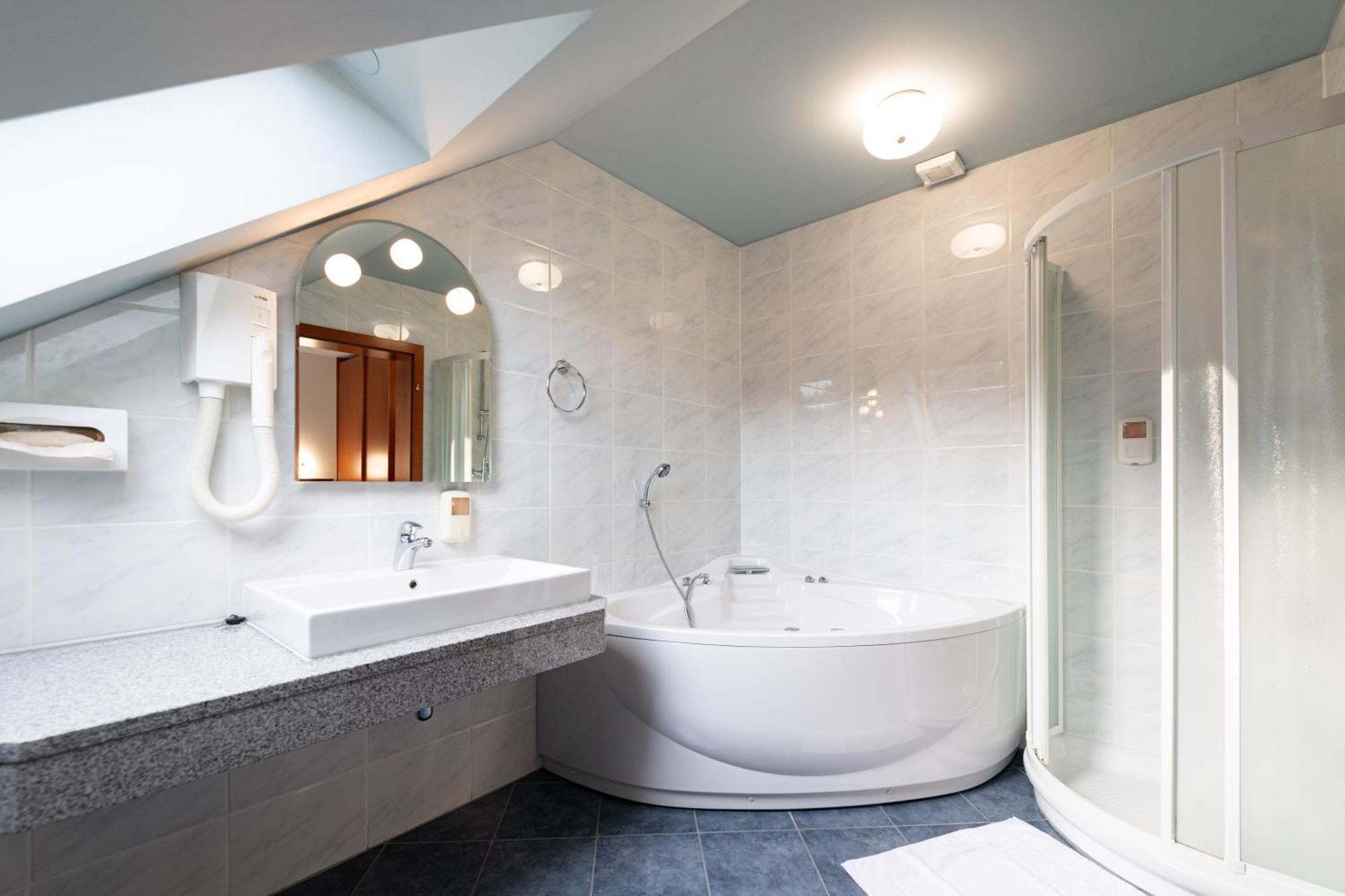 Superior Doppelzimmer mit Whirlpool-Badewanne
