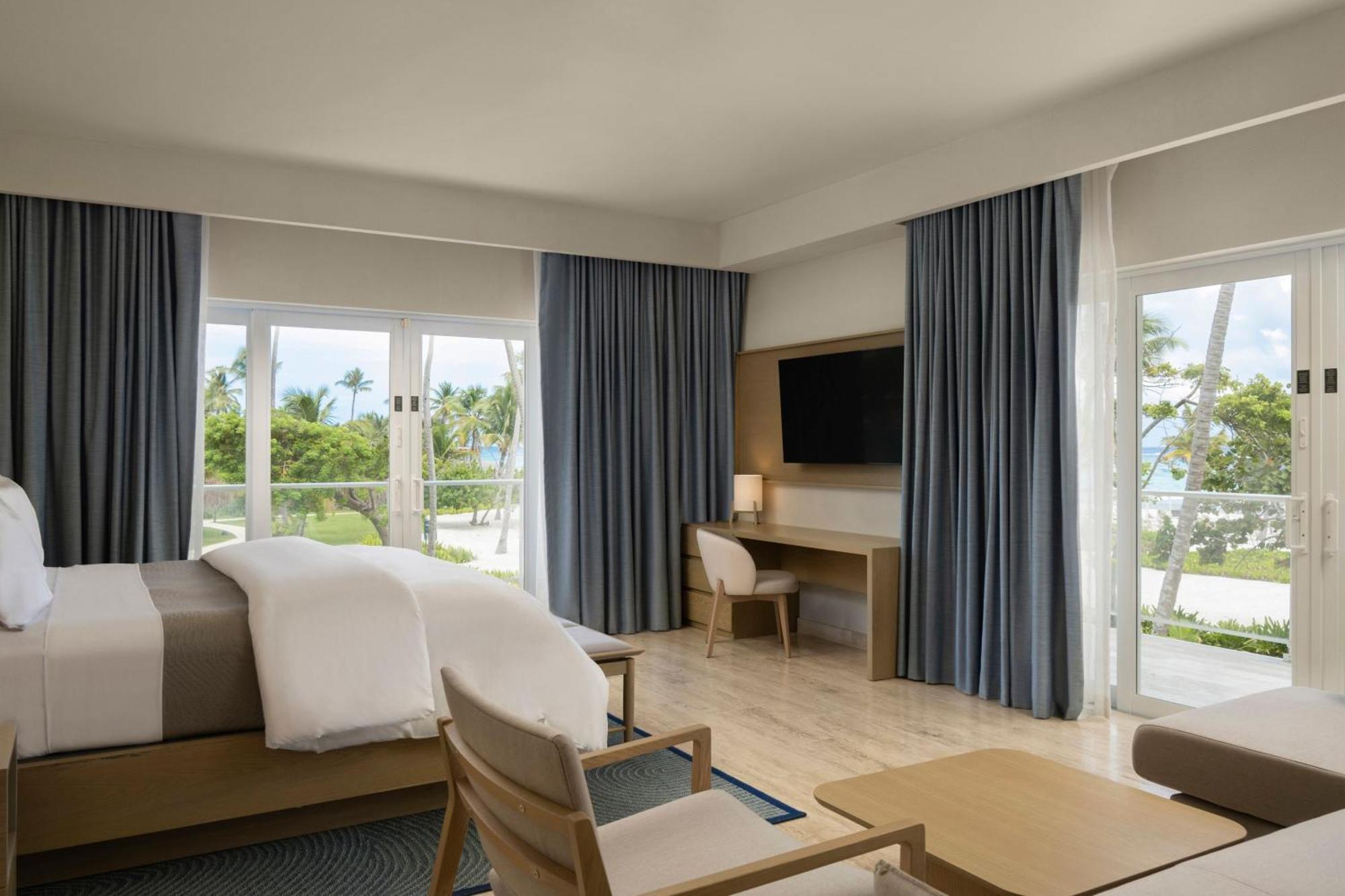 Junior Suite mit Kingsize-Bett und Meerblick