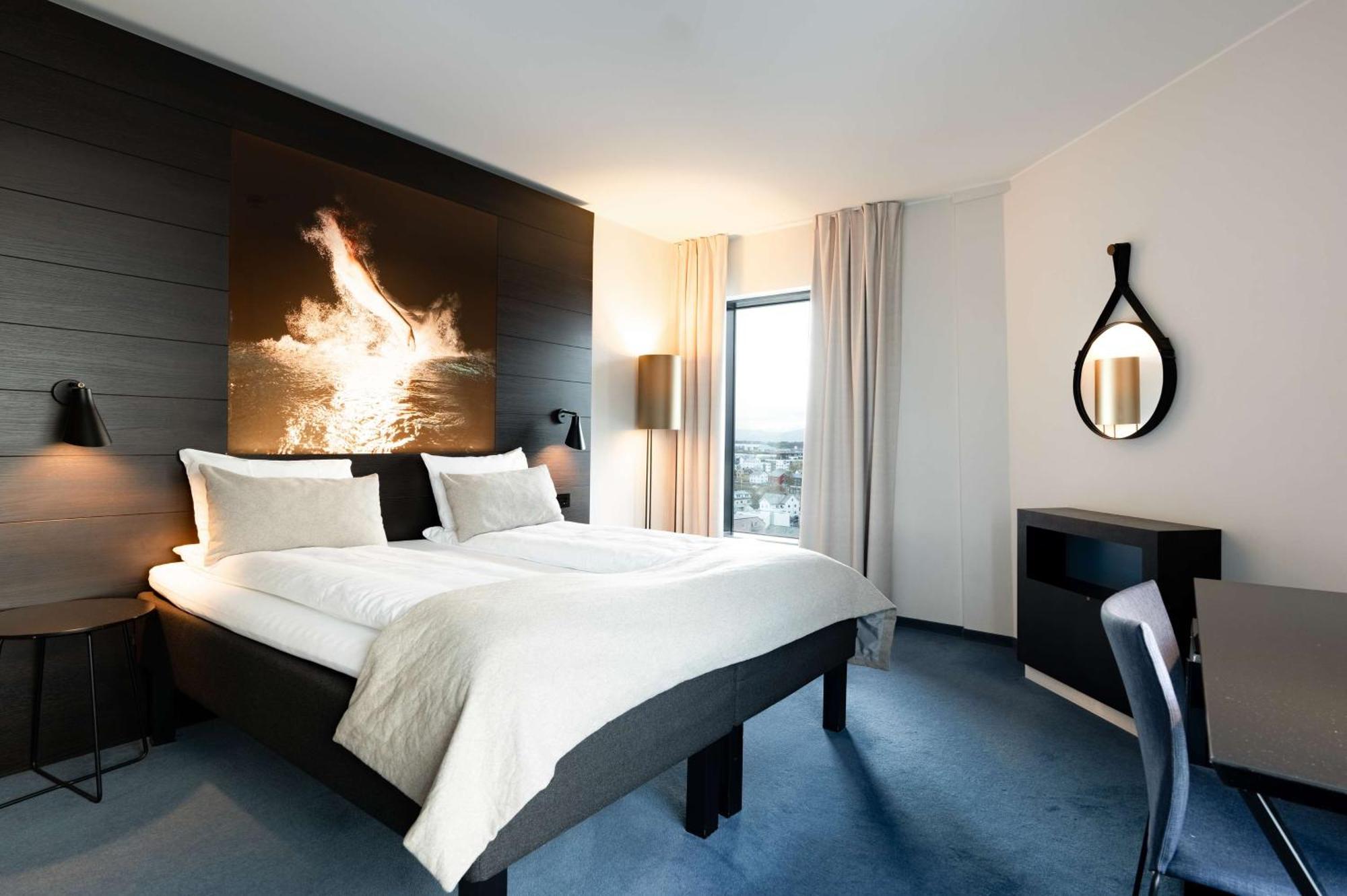 Superior Zimmer mit Kingsize-Bett und Meerblick