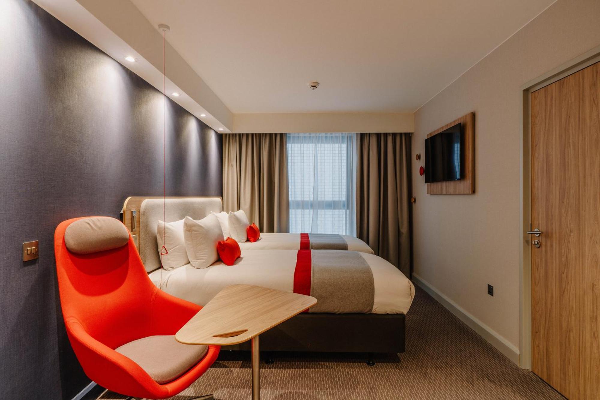 Standard Accessible Queen Room with Free Hot Breakfast