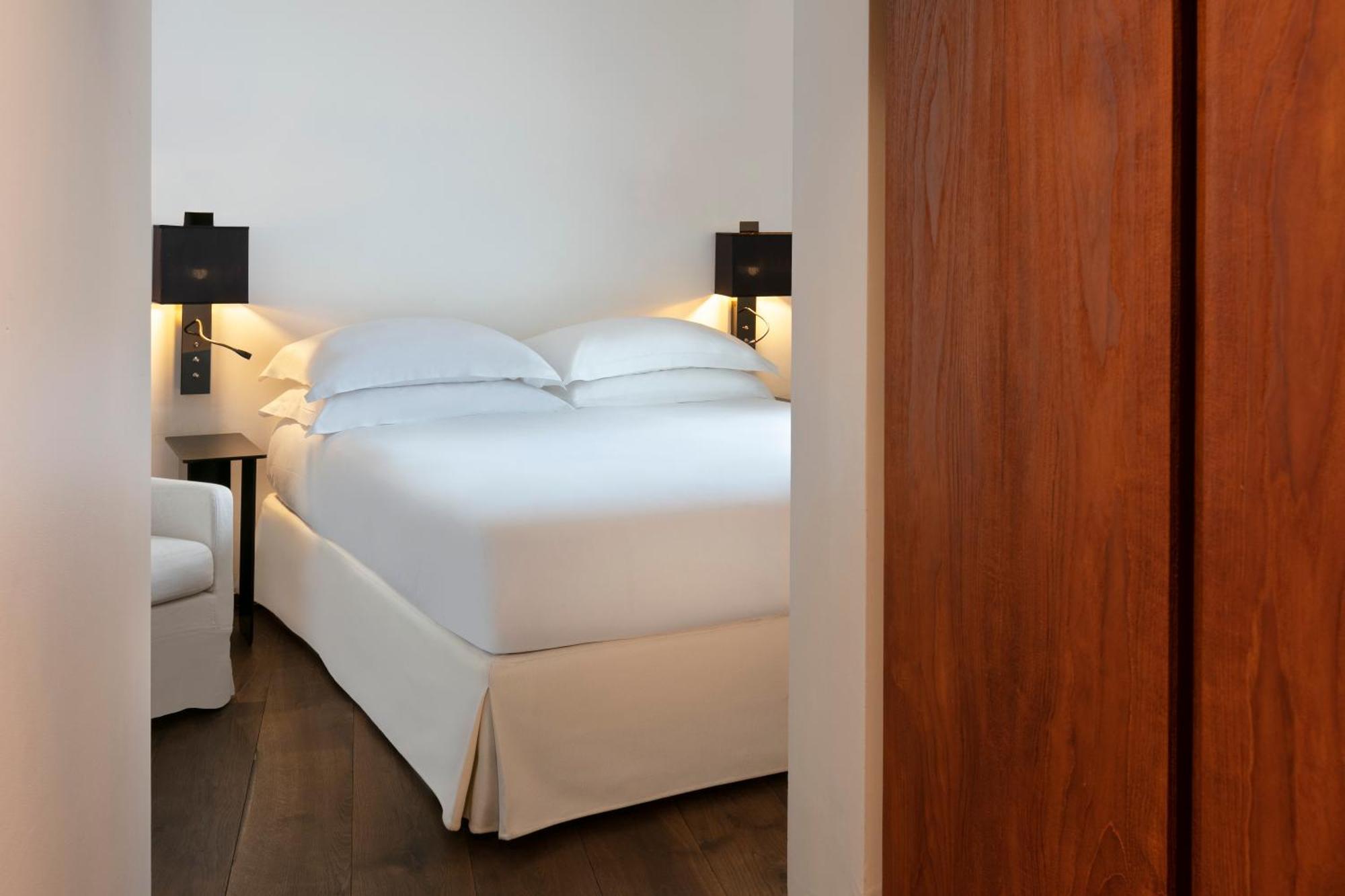 Superior, Guest room, 1 King,1629392276:JPEG