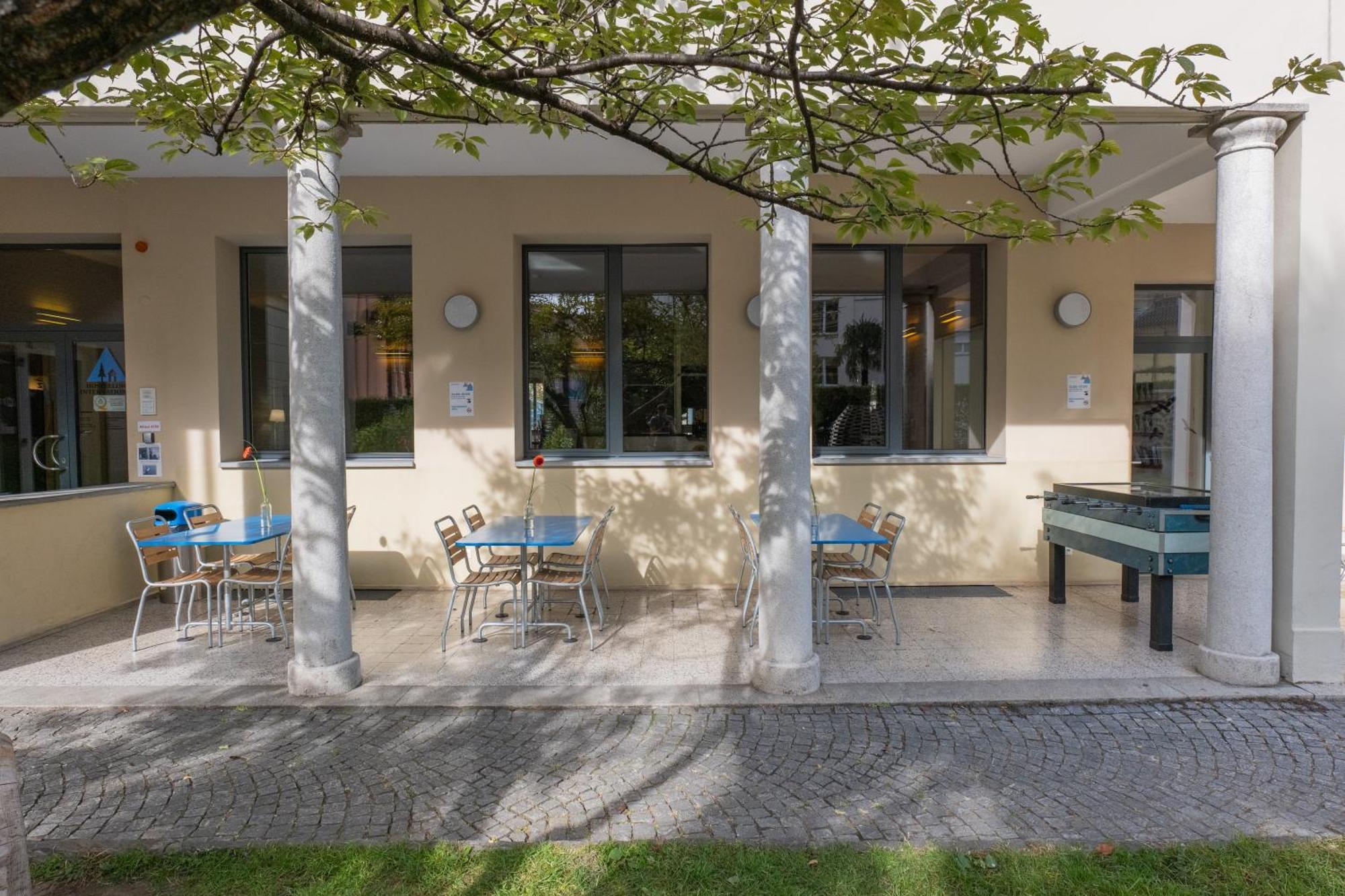6-Bett-Zimmer mit Dusche