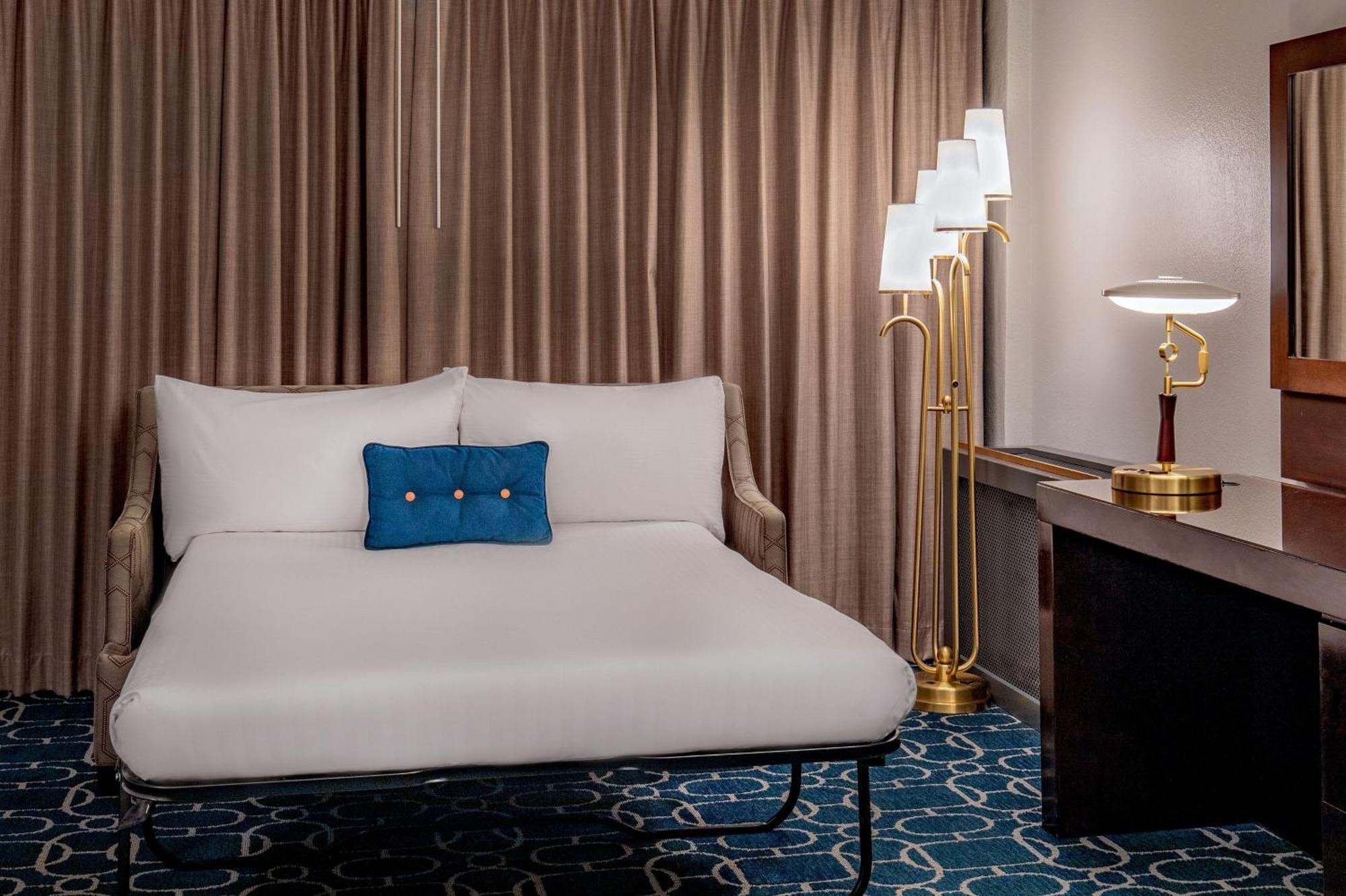 Superior Zimmer mit Kingsize-Bett und Stadtblick
