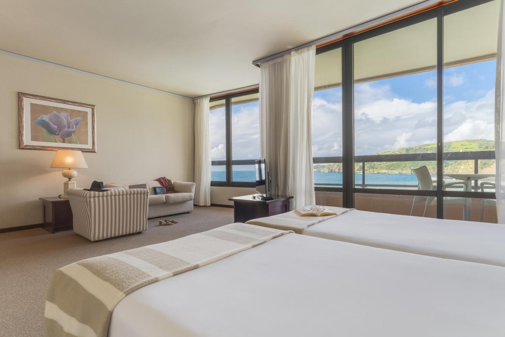 Junior Dreibett-Suite mit Meerblick