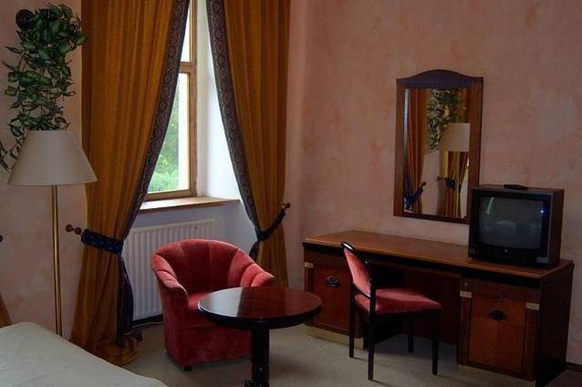 Doppel- oder Zweibettzimmer