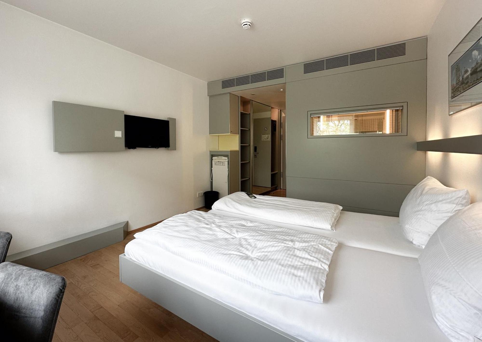 Standard Double Room,61952185:JPEG