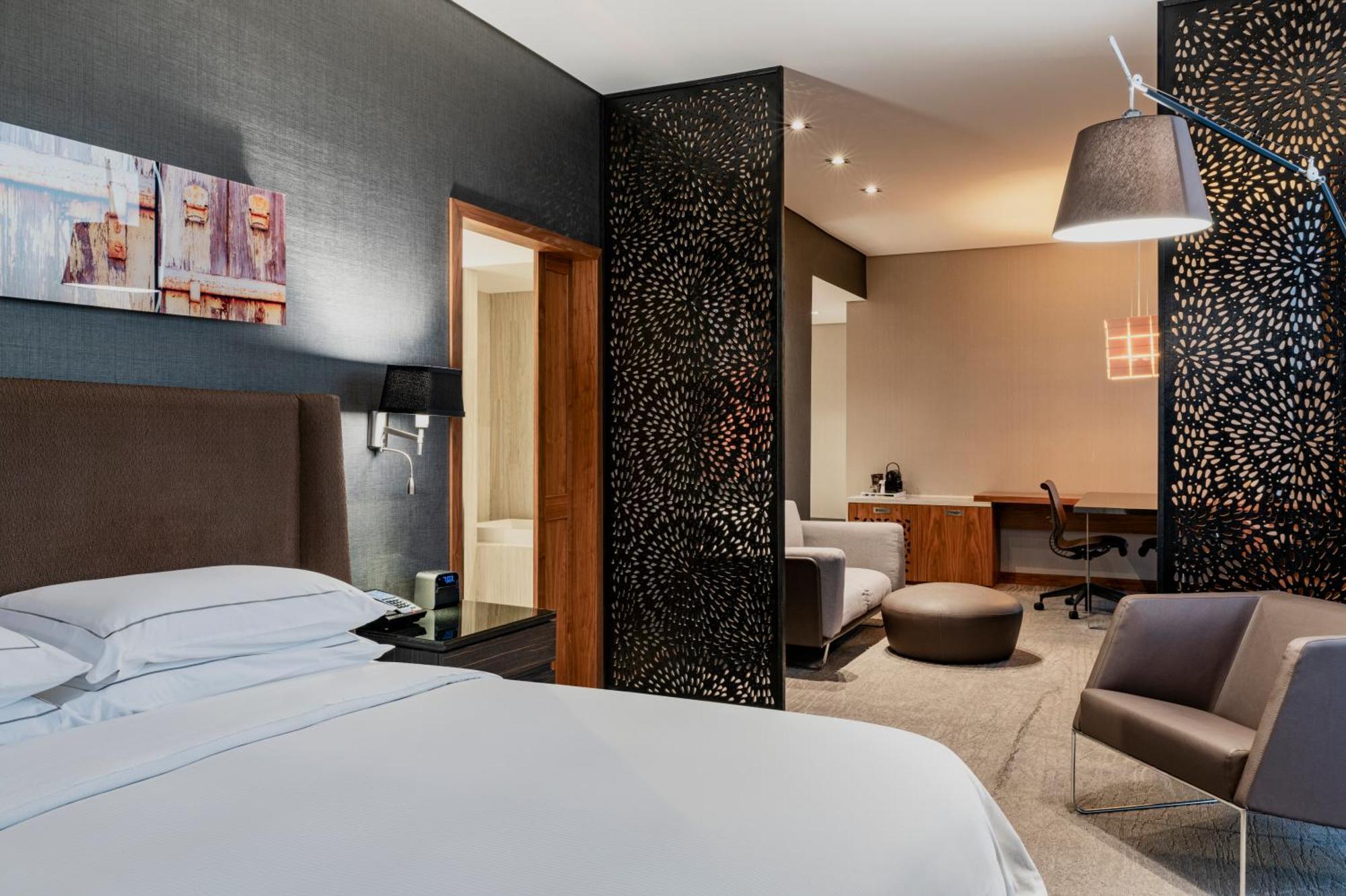 Junior Suite mit Kingsize-Bett und Sitzbereich