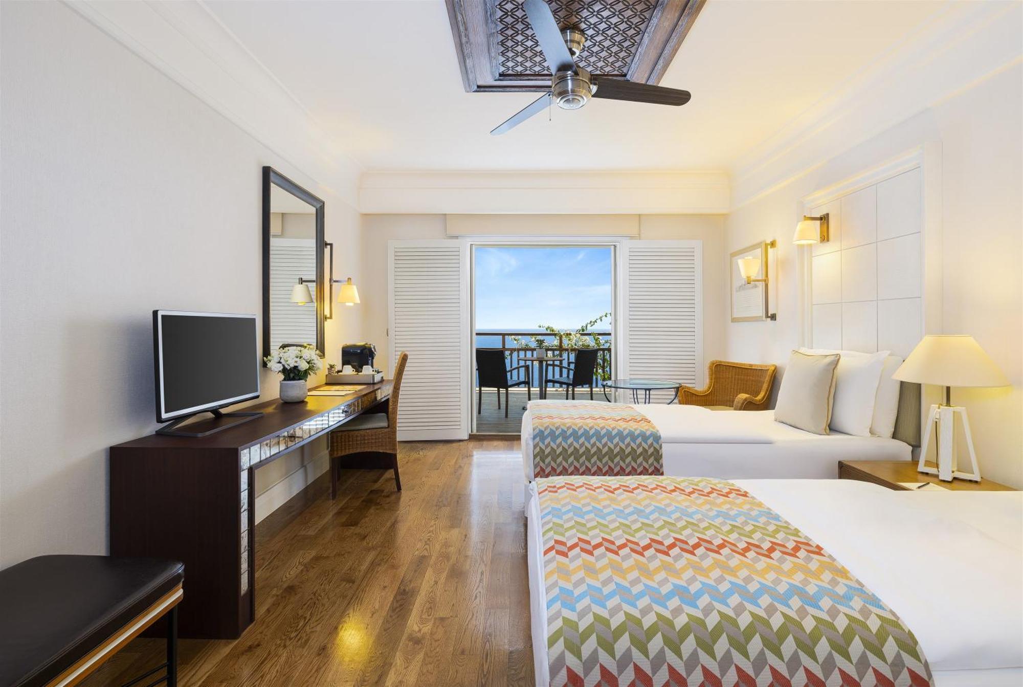 Grand Deluxe Zimmer mit 2 Einzelbetten und Panoramablick auf das Meer
