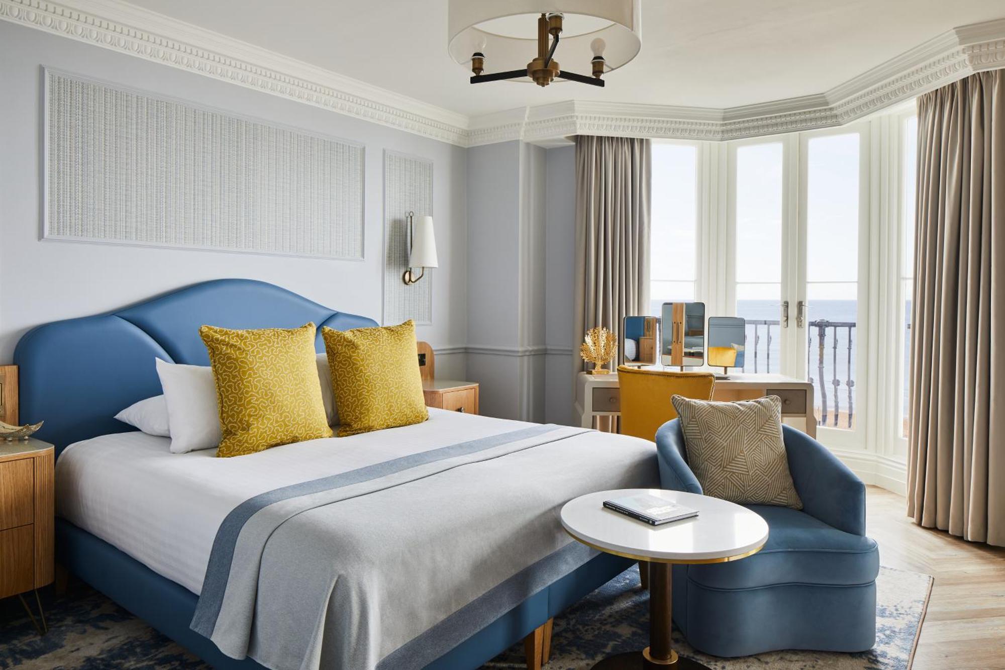 Feature Executive Zimmer mit Kingsize-Bett, Meerblick und Balkon