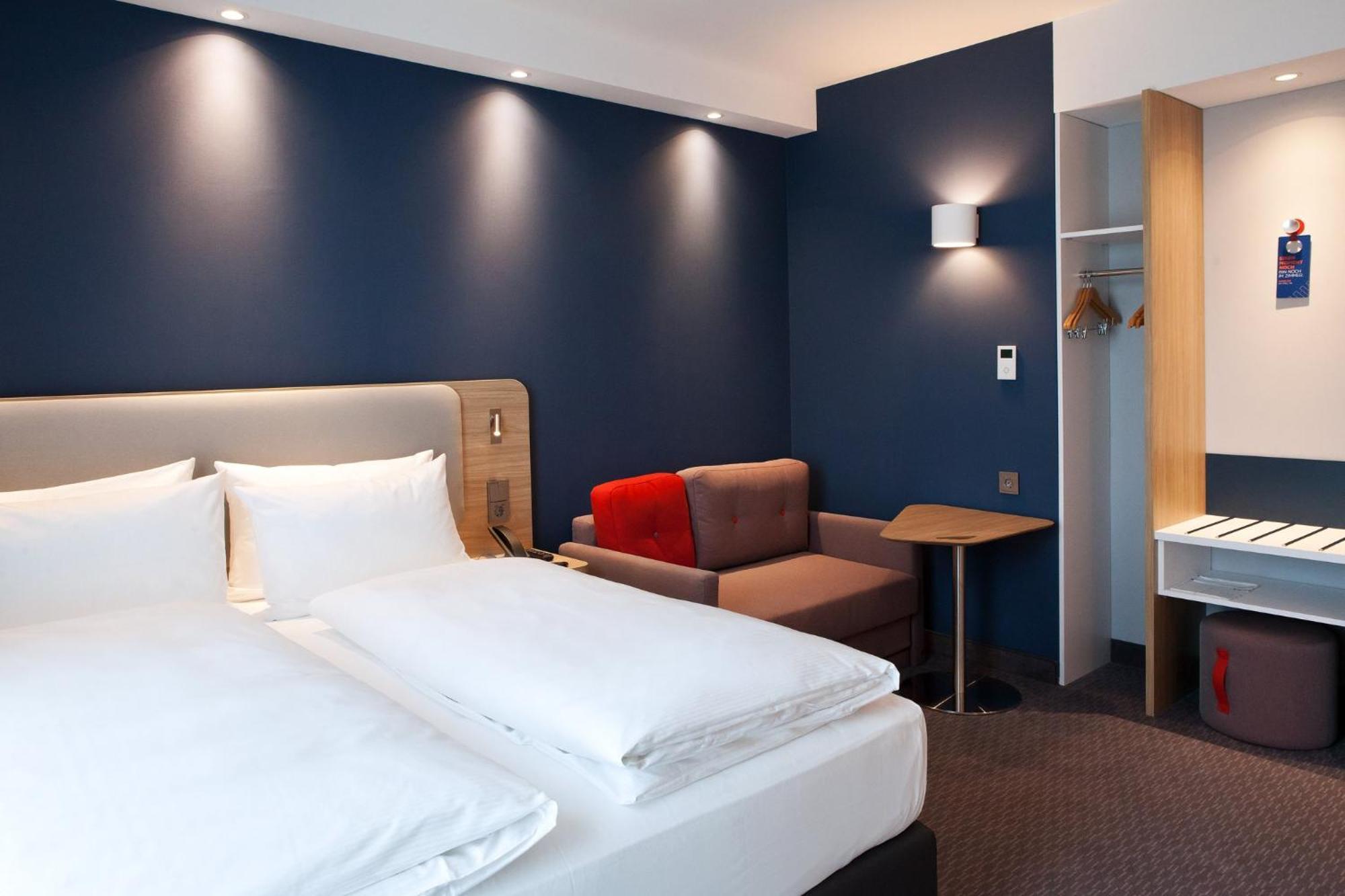 Standard Zimmer mit Queensize-Bett und Einzelschlafsofa