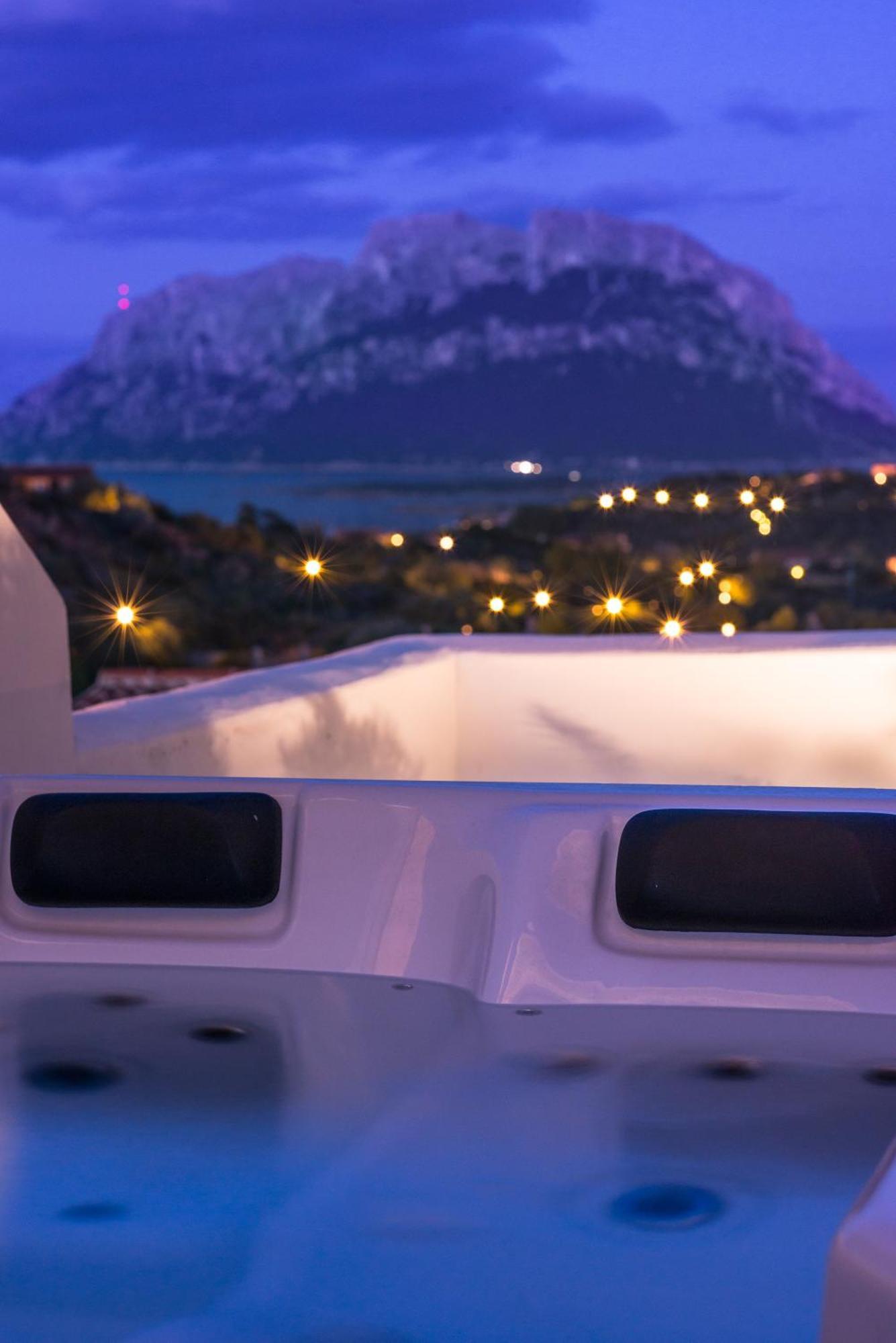 Deluxe Suite mit Whirlpool-Badewanne