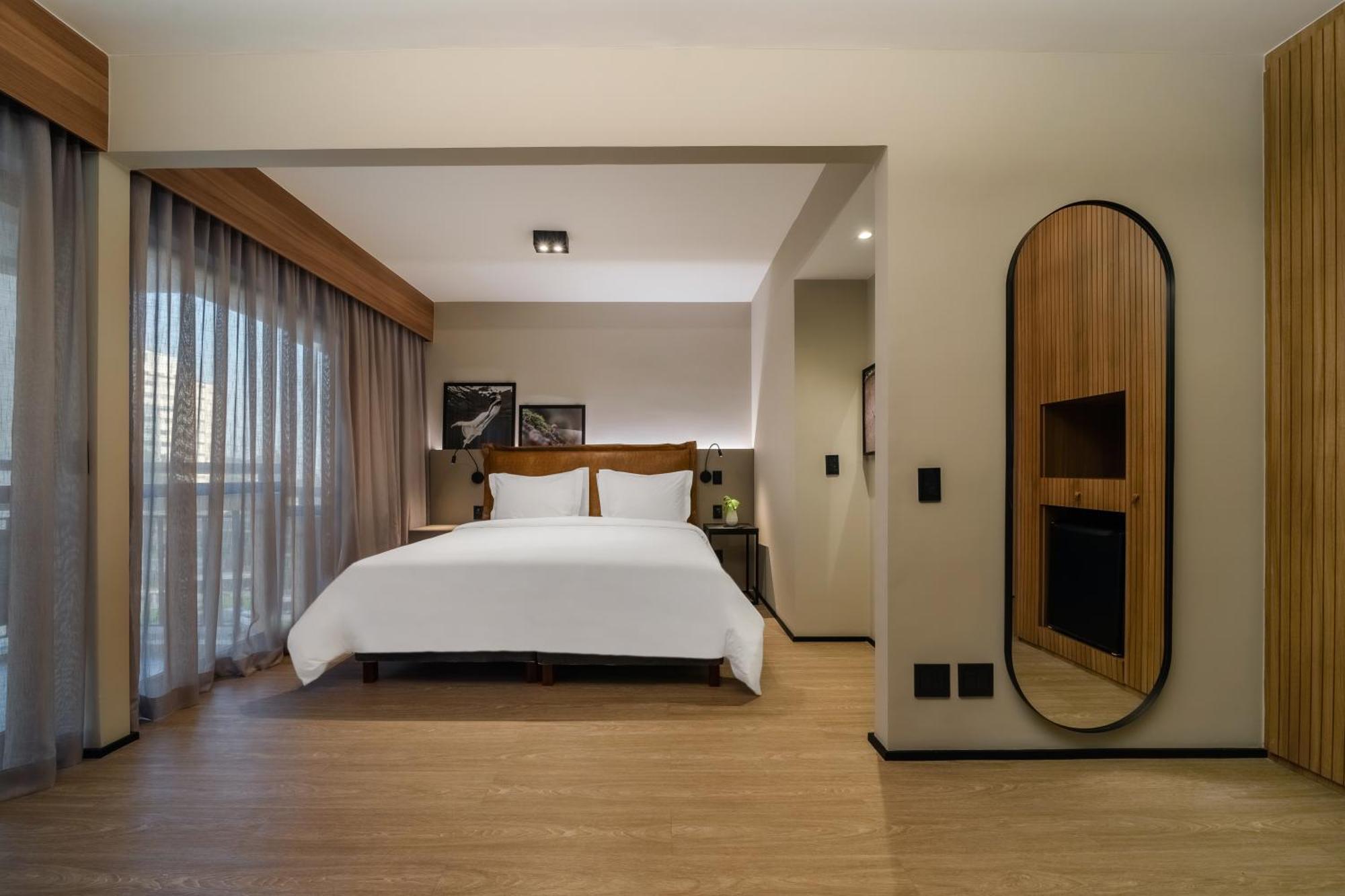 Superior Zimmer mit Kingsize-Bett und Balkon