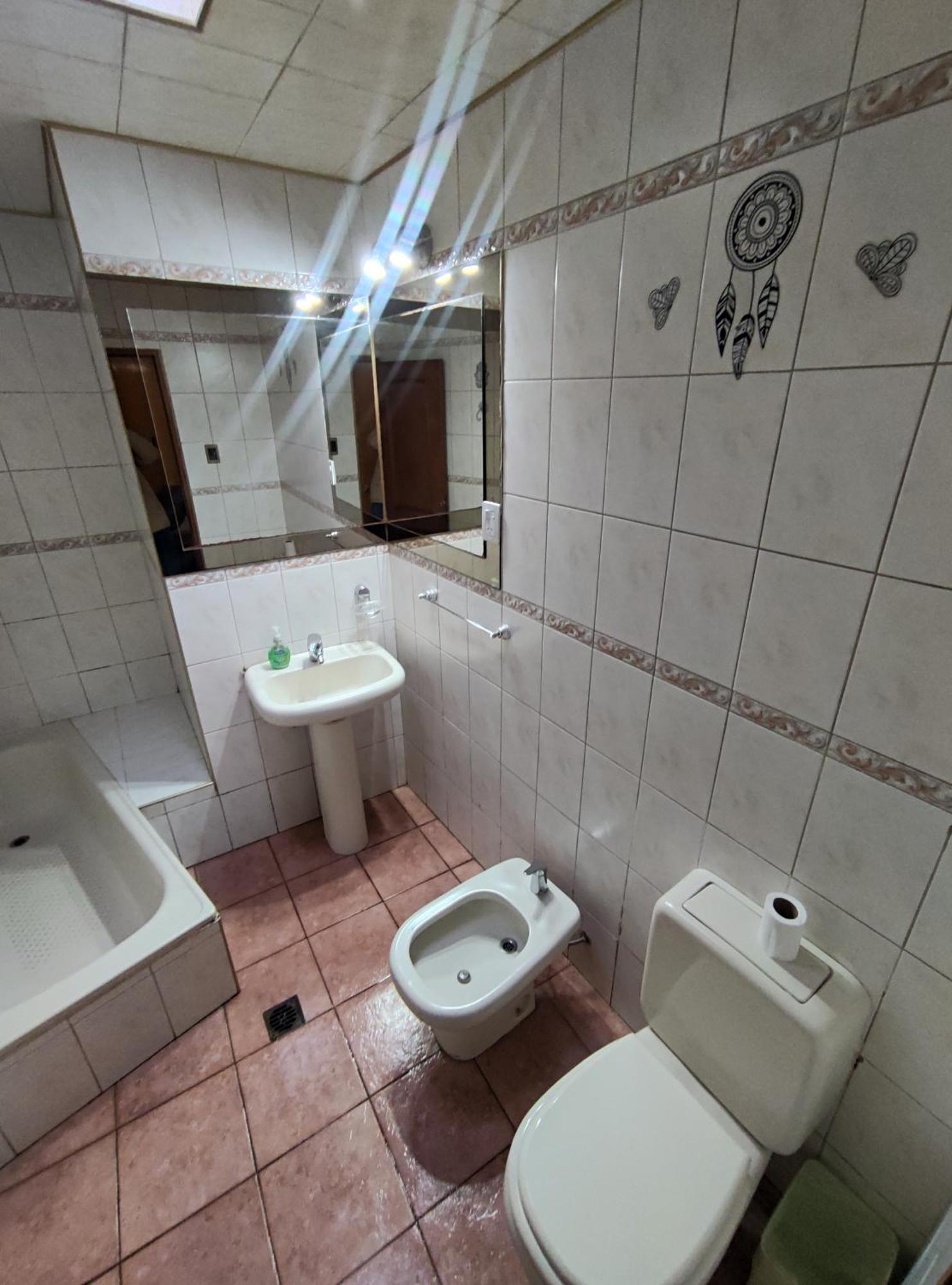 Dreibettzimmer mit eigenem Bad