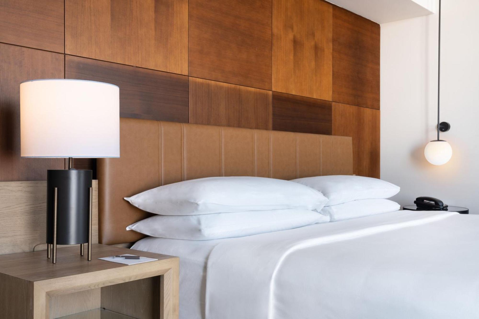 Suite San Juan mit 1 Kingsize-Bett, Schlafsofa und Blick auf die Bucht