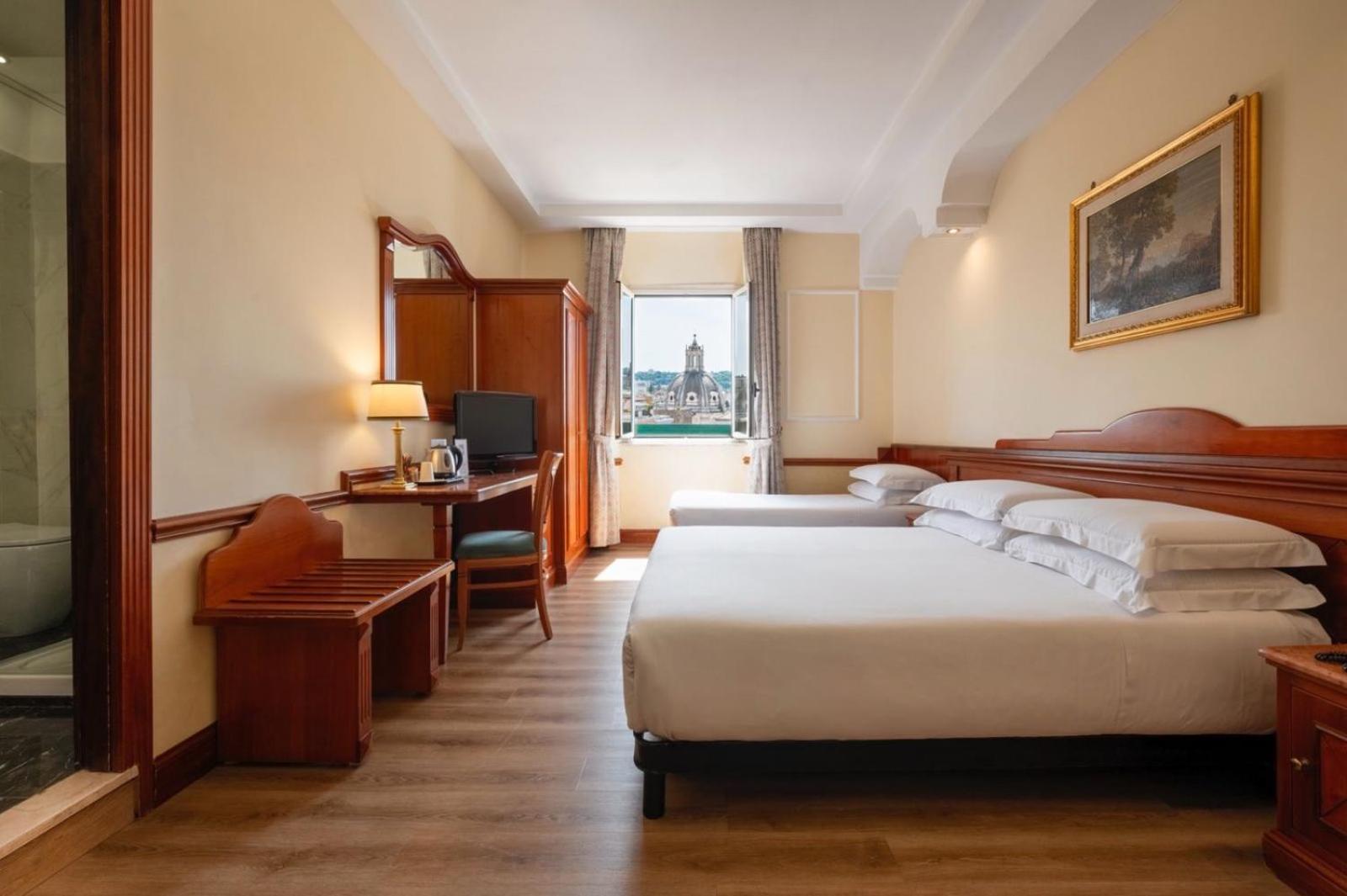 Vierbettzimmer mit Blick auf die Stadt