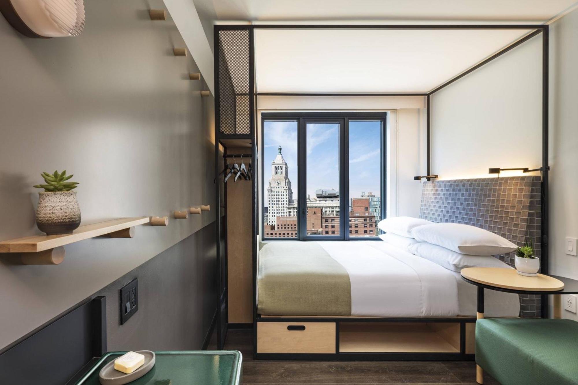 Queen Room with Roll-In Shower - Mobility Access