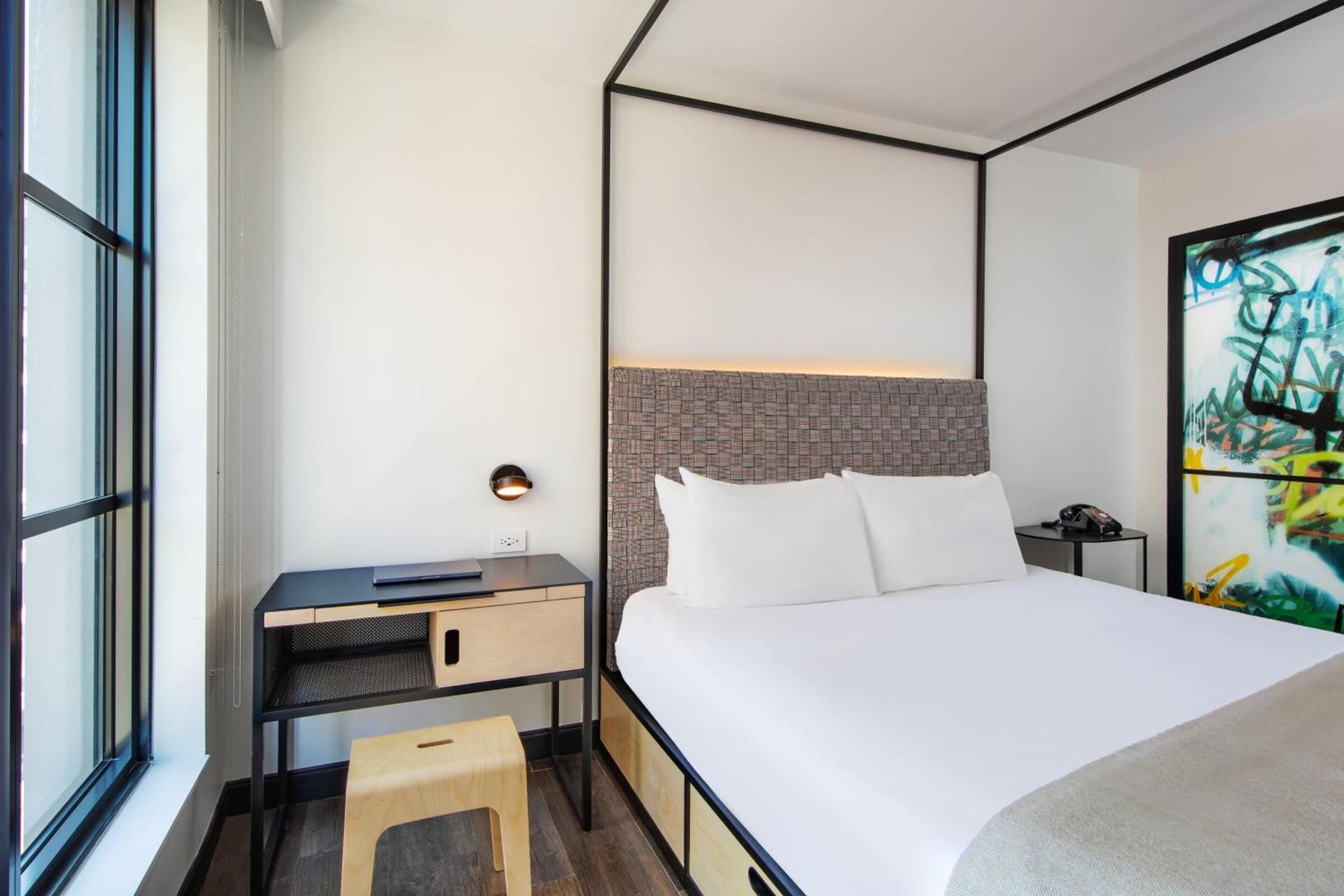 Zimmer mit Kingsize-Bett