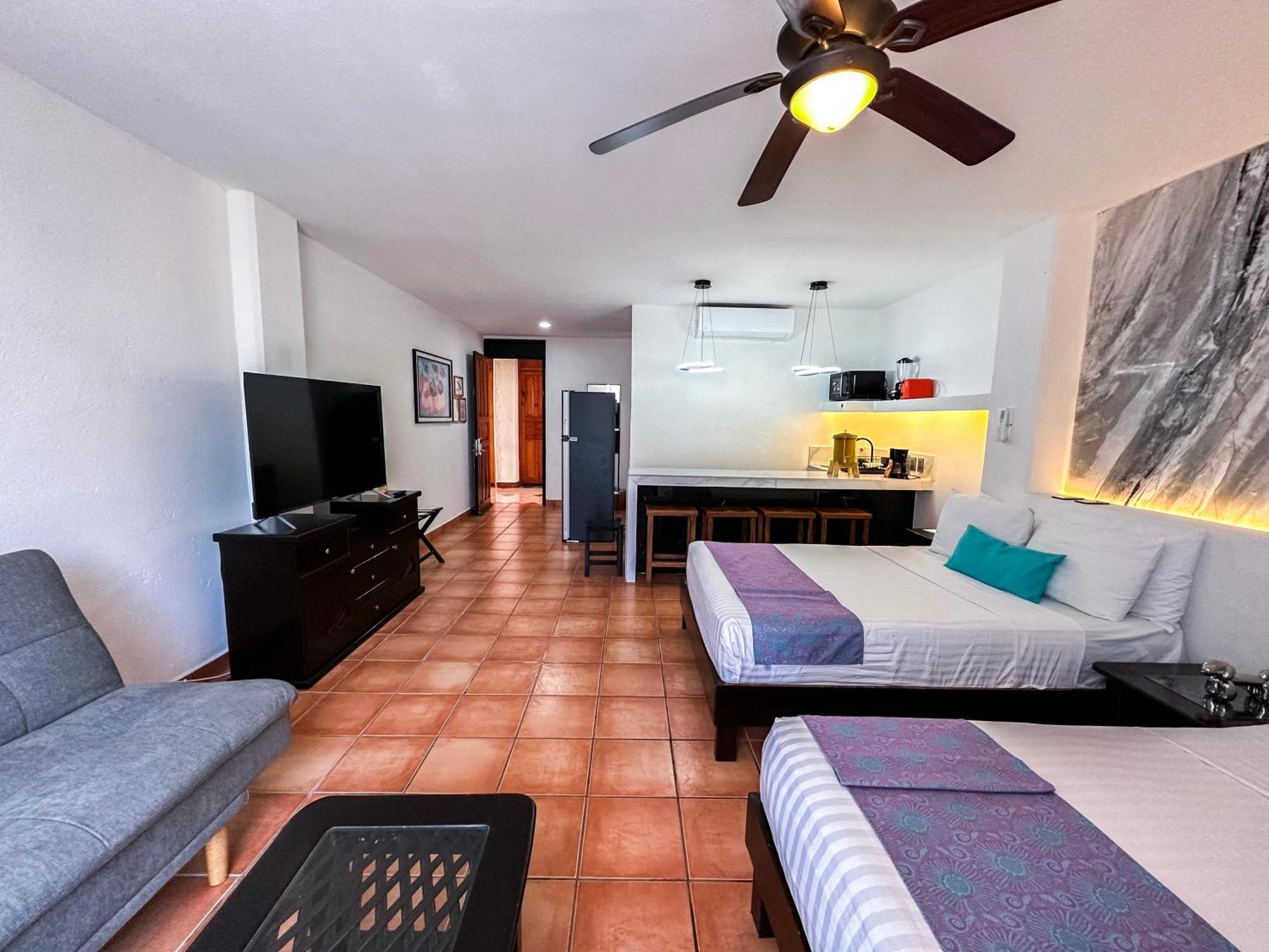 Doppelzimmer Suite mit 2 Doppelbetten und einem Schlafsofa - Nichtraucher