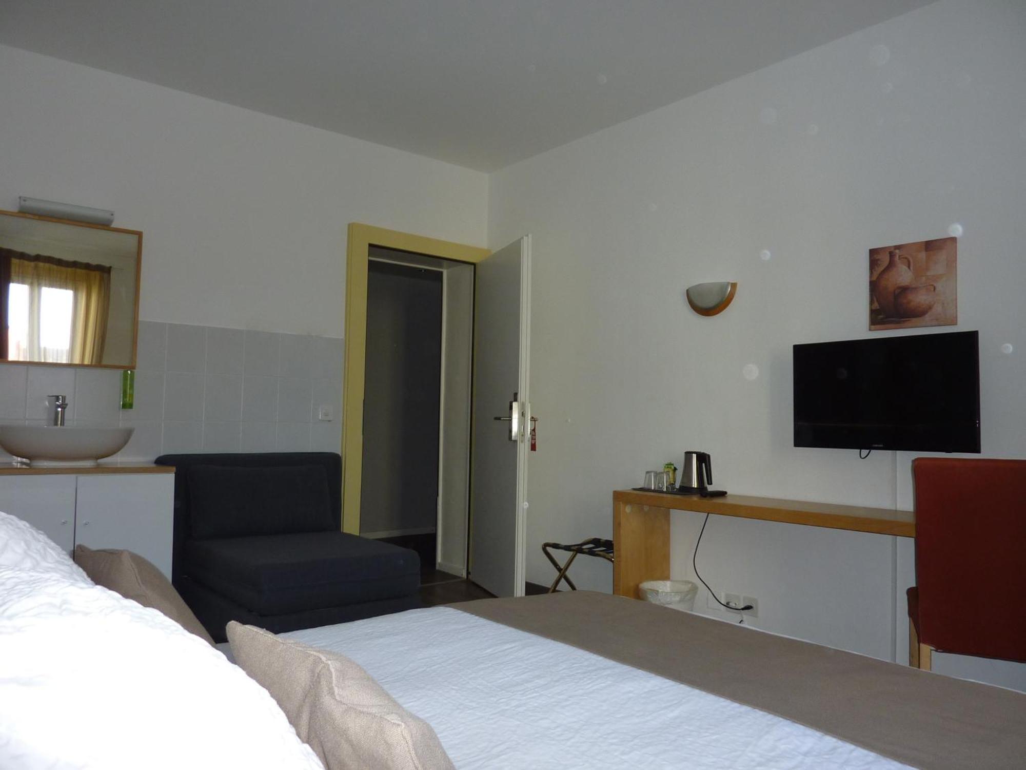 Dreibettzimmer mit Gemeinschaftsbad