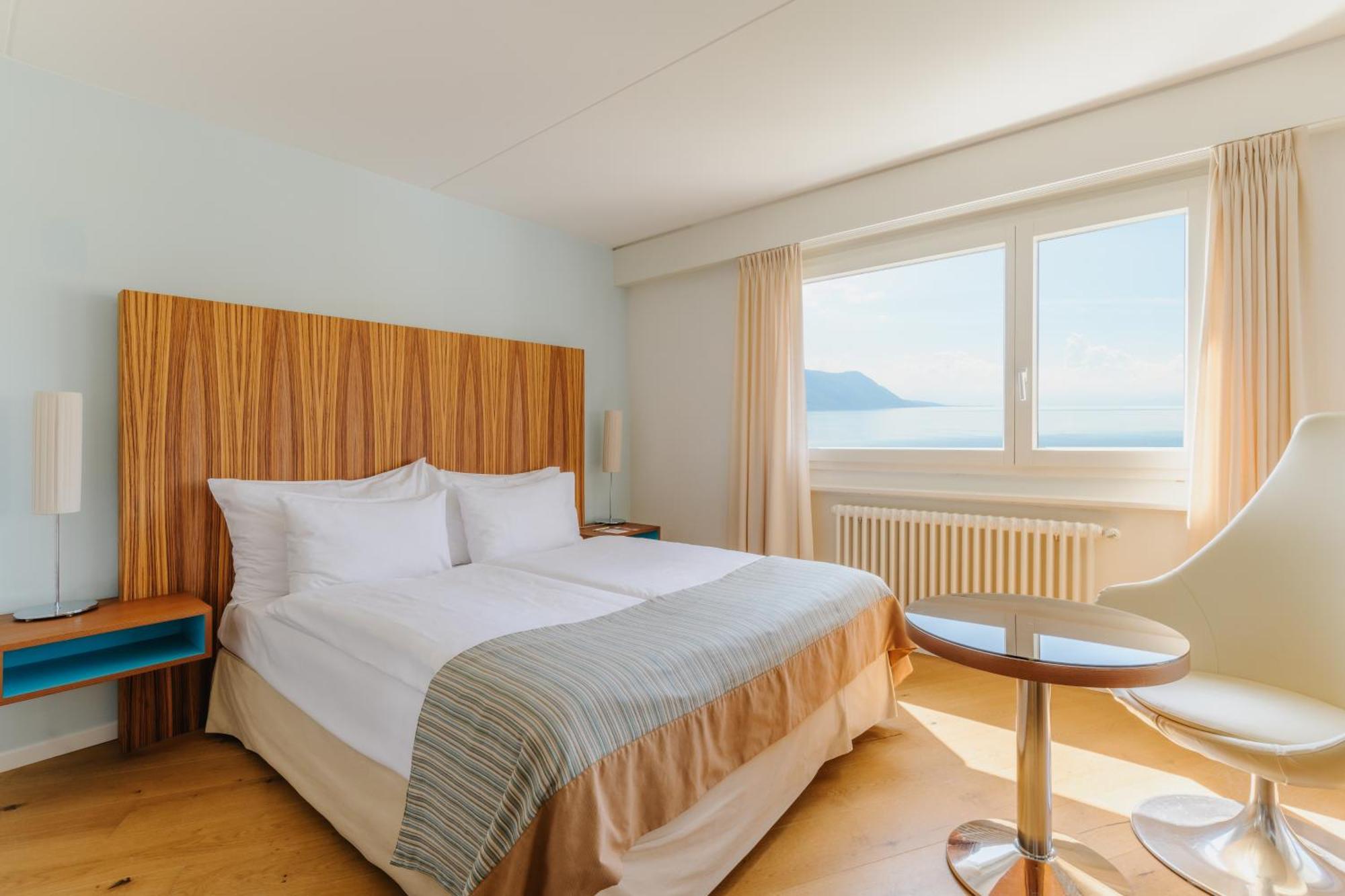 Cosy Mona — Seeblick und Balkon