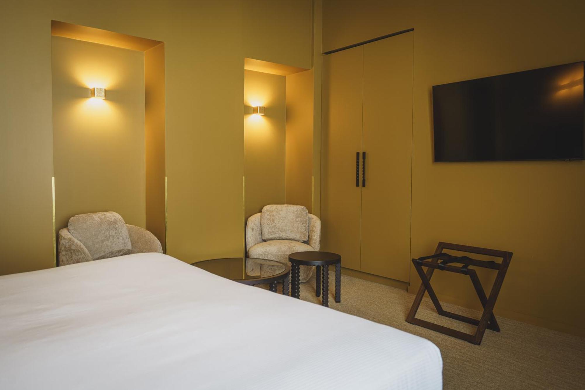 Deluxe Zimmer mit Badewanne und Dusche