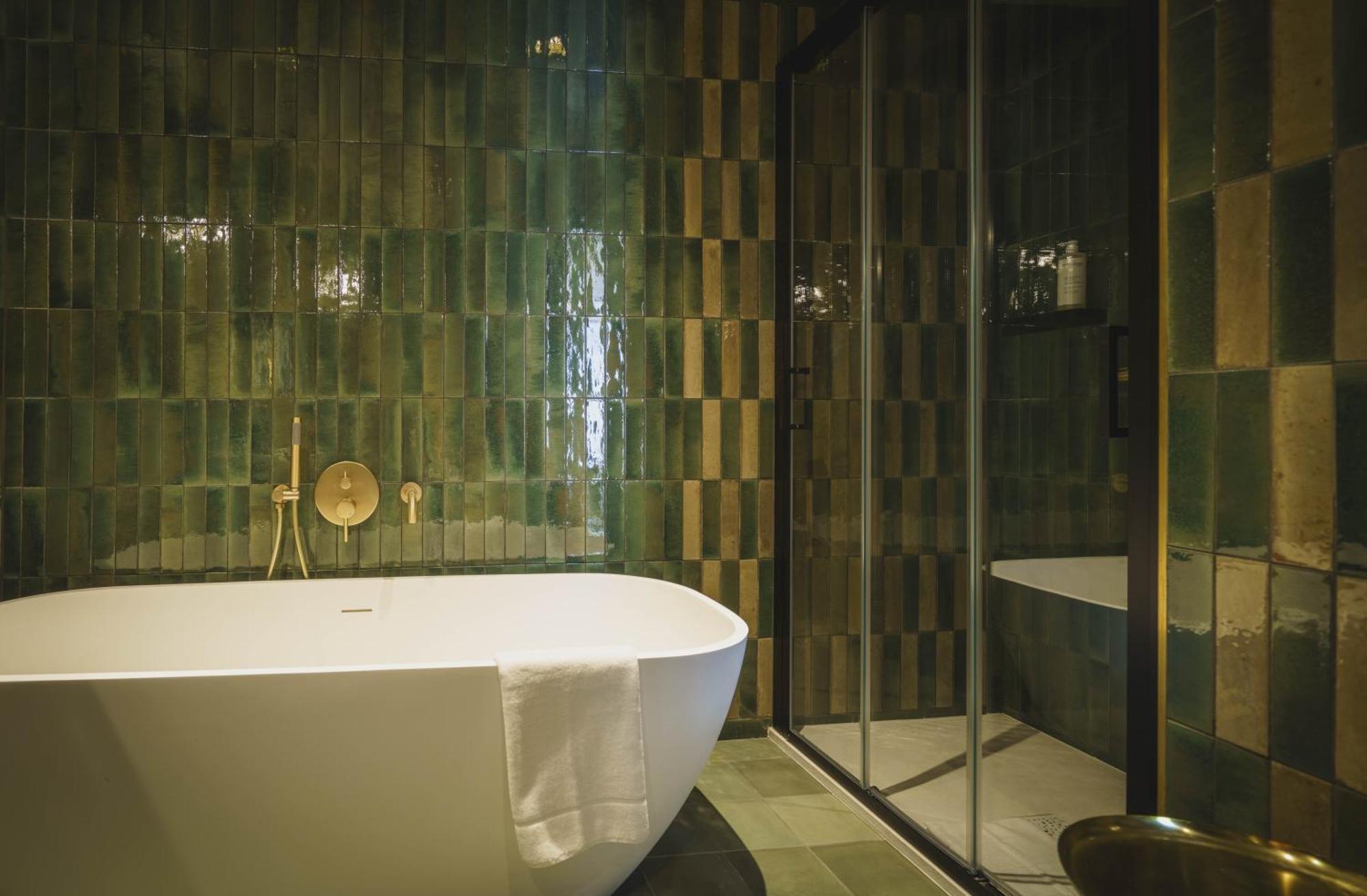 Junior Suite mit Dusche und Badewanne