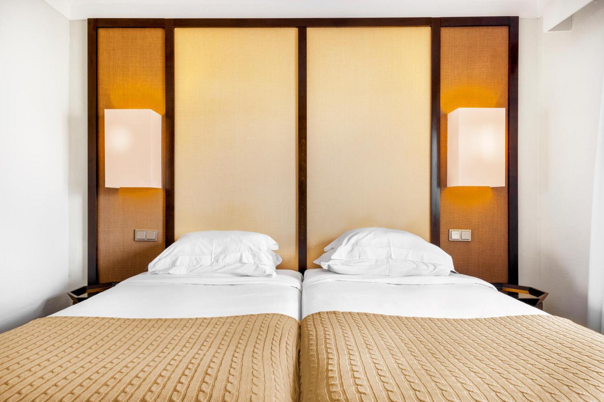 Doppel-/Zweibettzimmer mit Stadtblick