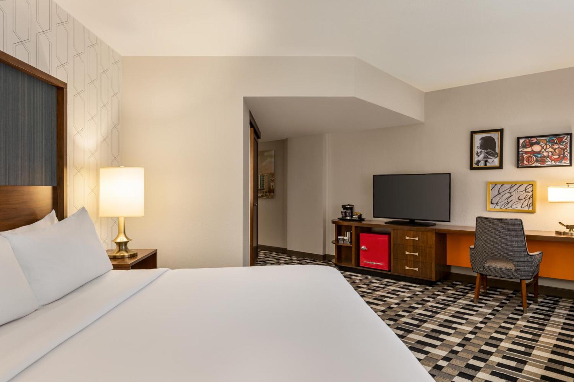 Junior Suite mit Kingsize-Bett und großem Wohnbereich