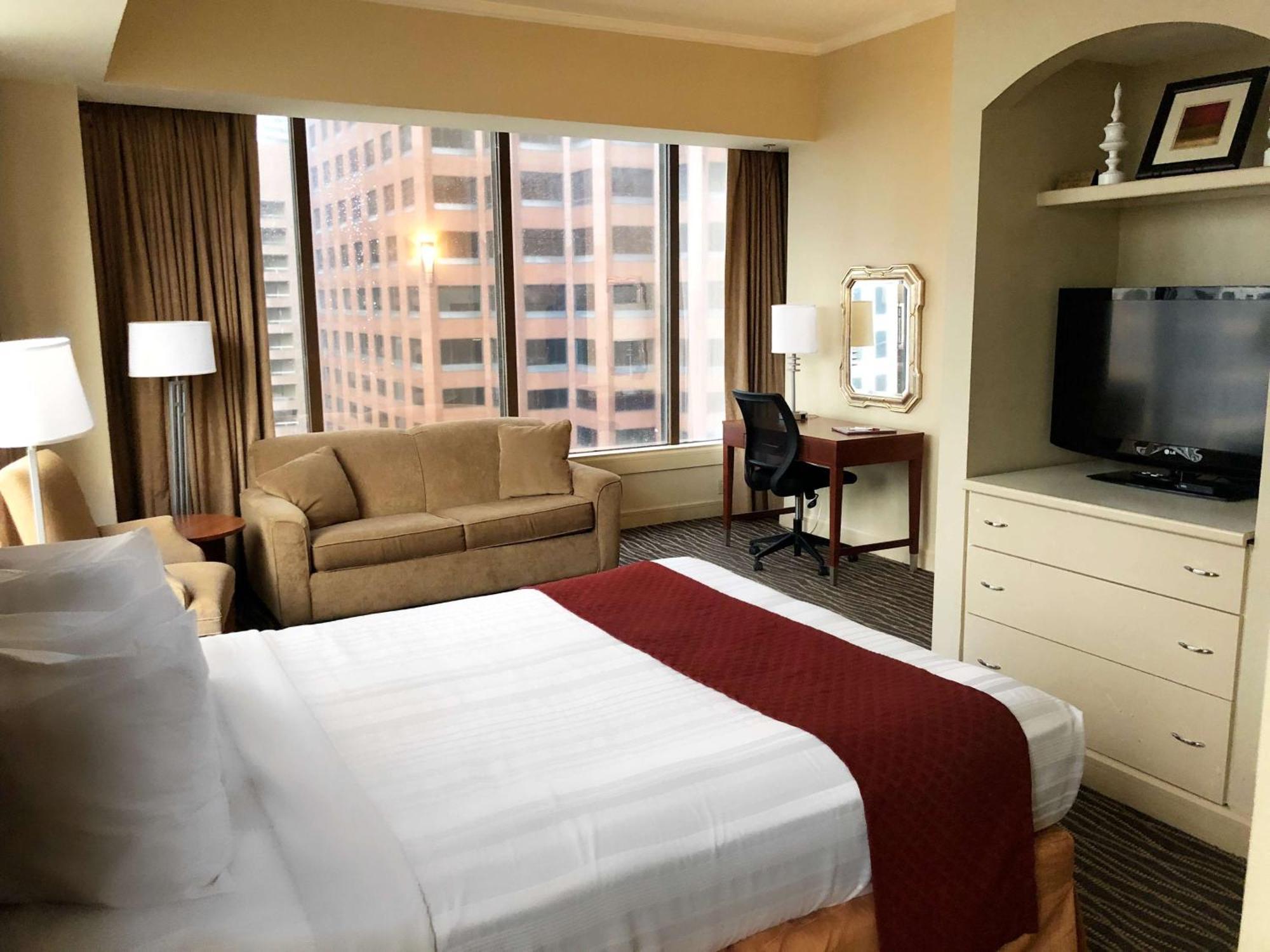 Studio Queen Suite Sofa Bed City View