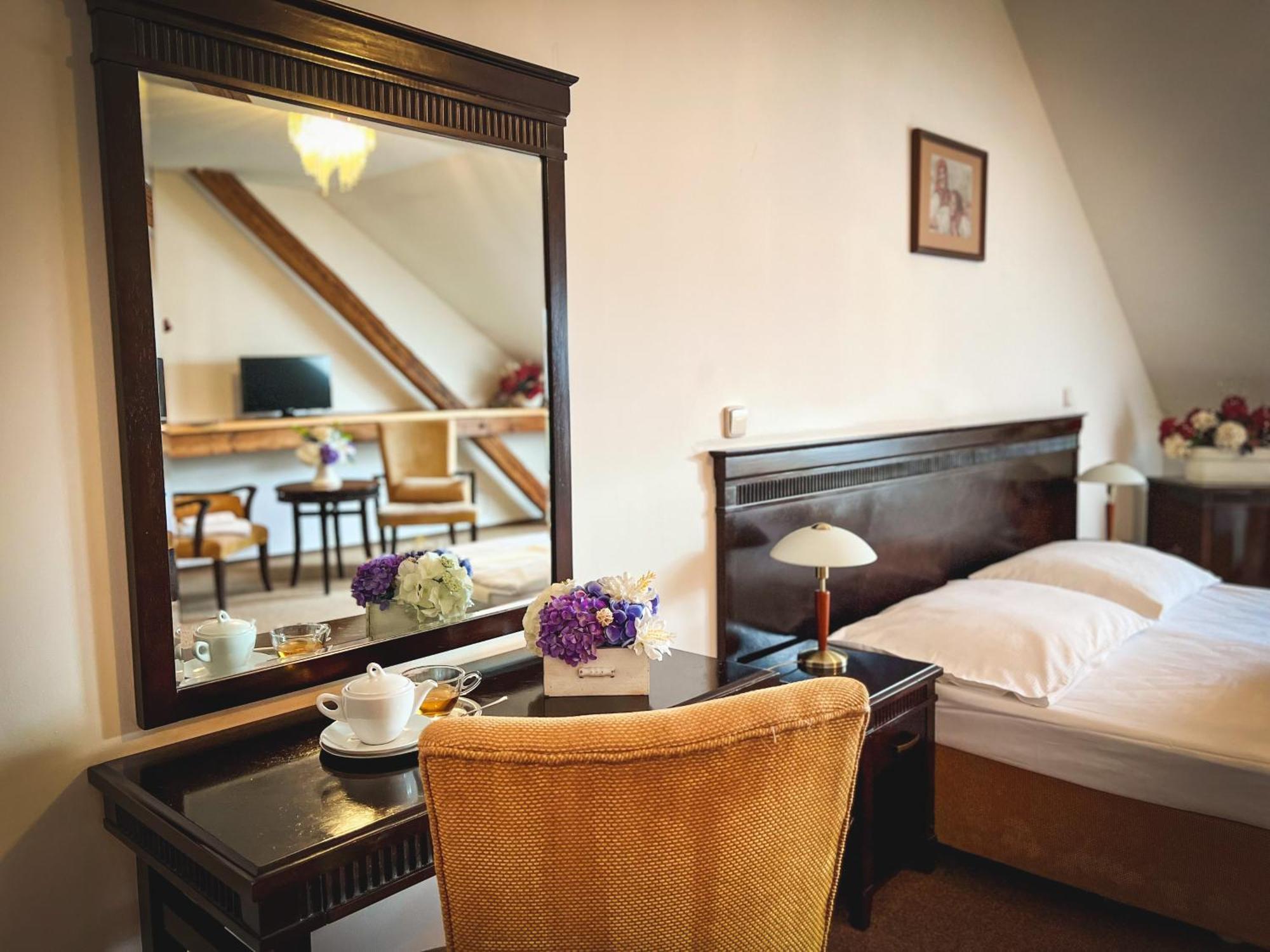 Dreibettzimmer mit Badewanne