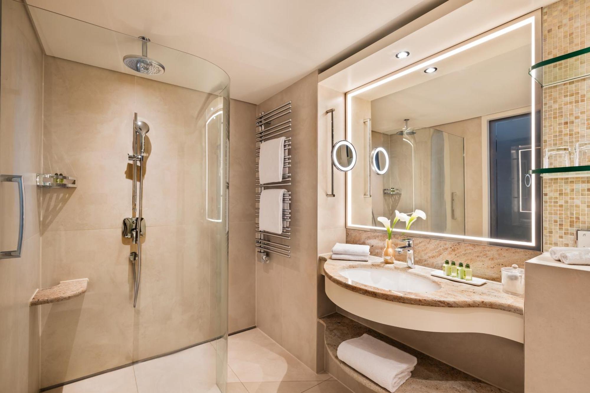 Deluxe Doppelzimmer mit Blick auf den Hof