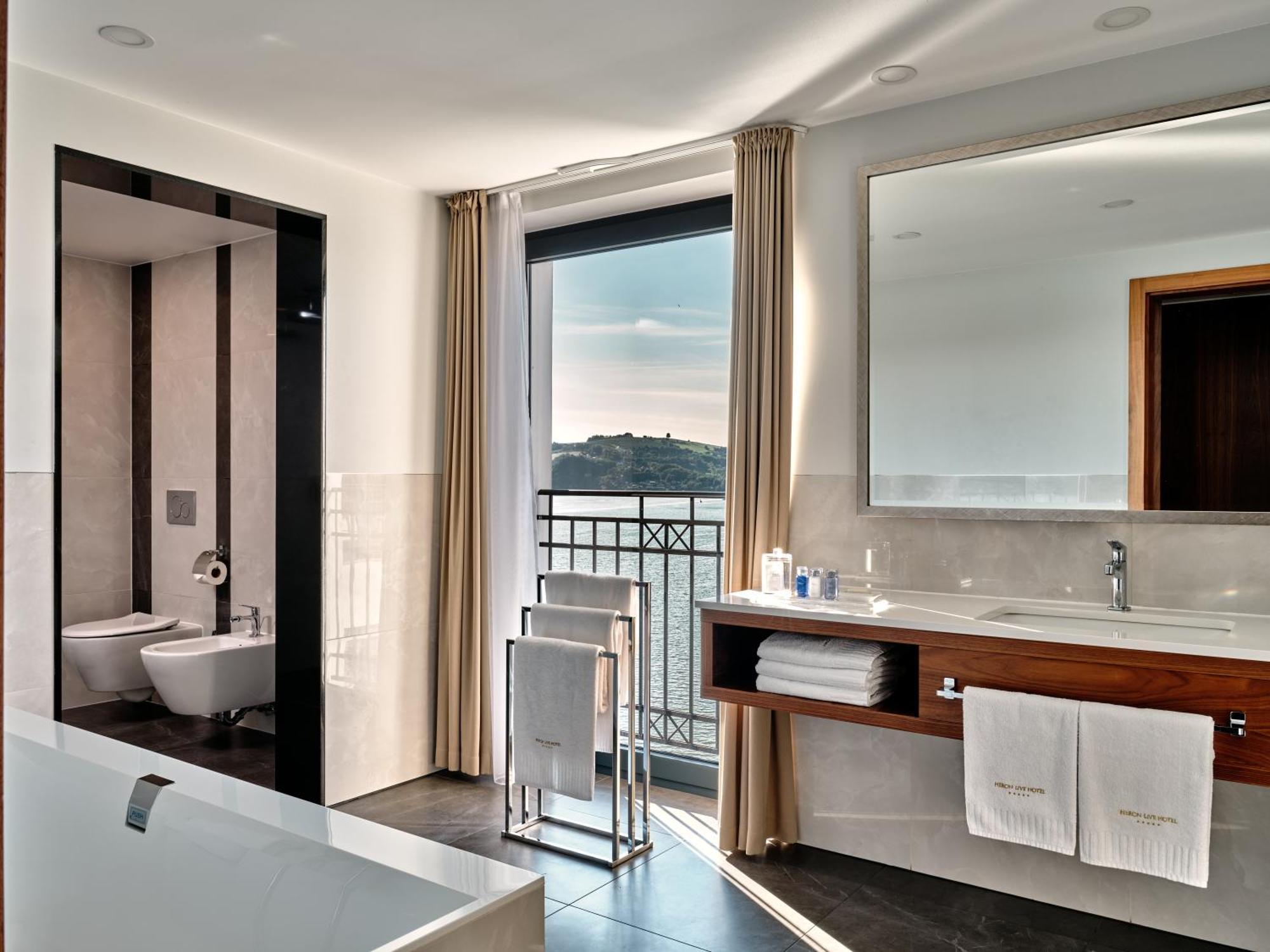 Deluxe Suite mit Seeblick