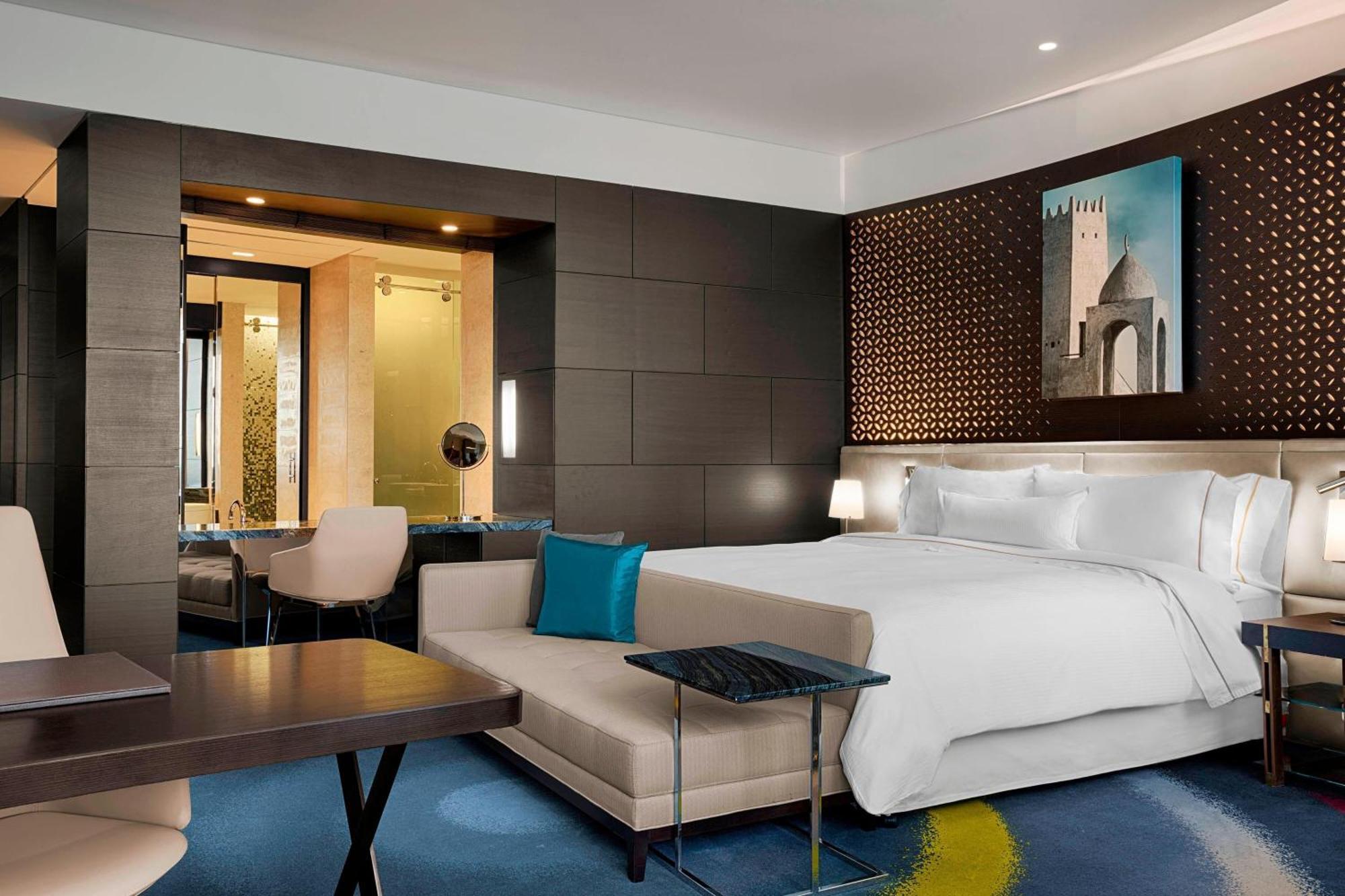 Deluxe Zimmer mit Kingsize-Bett und Stadtblick
