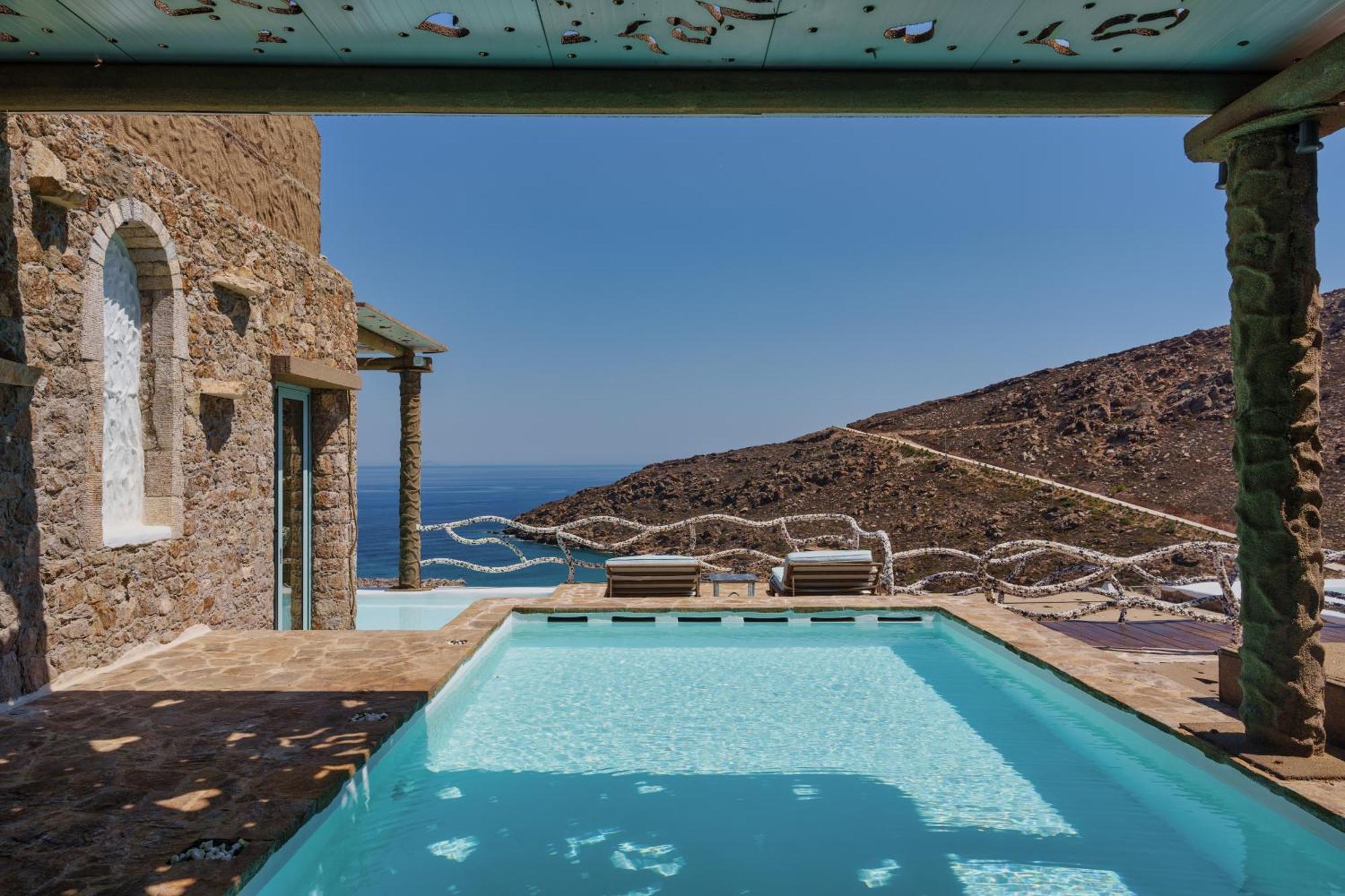 Alpha Love Heart Pool Suite