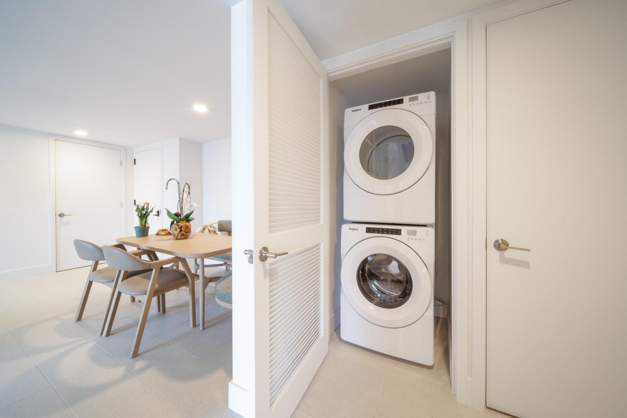 Skyline Unterkunft – 2 Schlafzimmer, Küche und Balkon