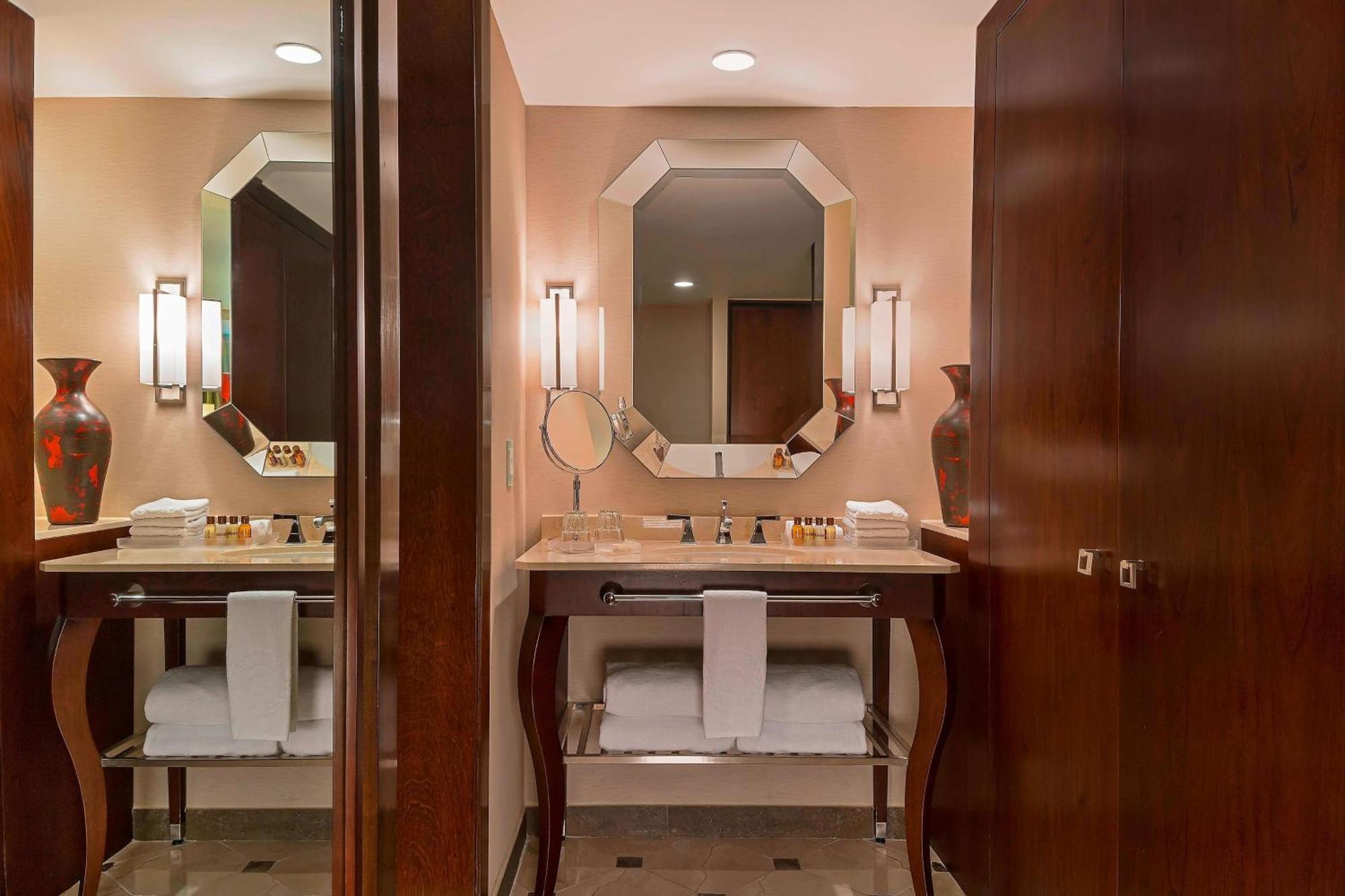 Business Deluxe Zimmer mit 2 Doppelbetten - Danubio-Turm