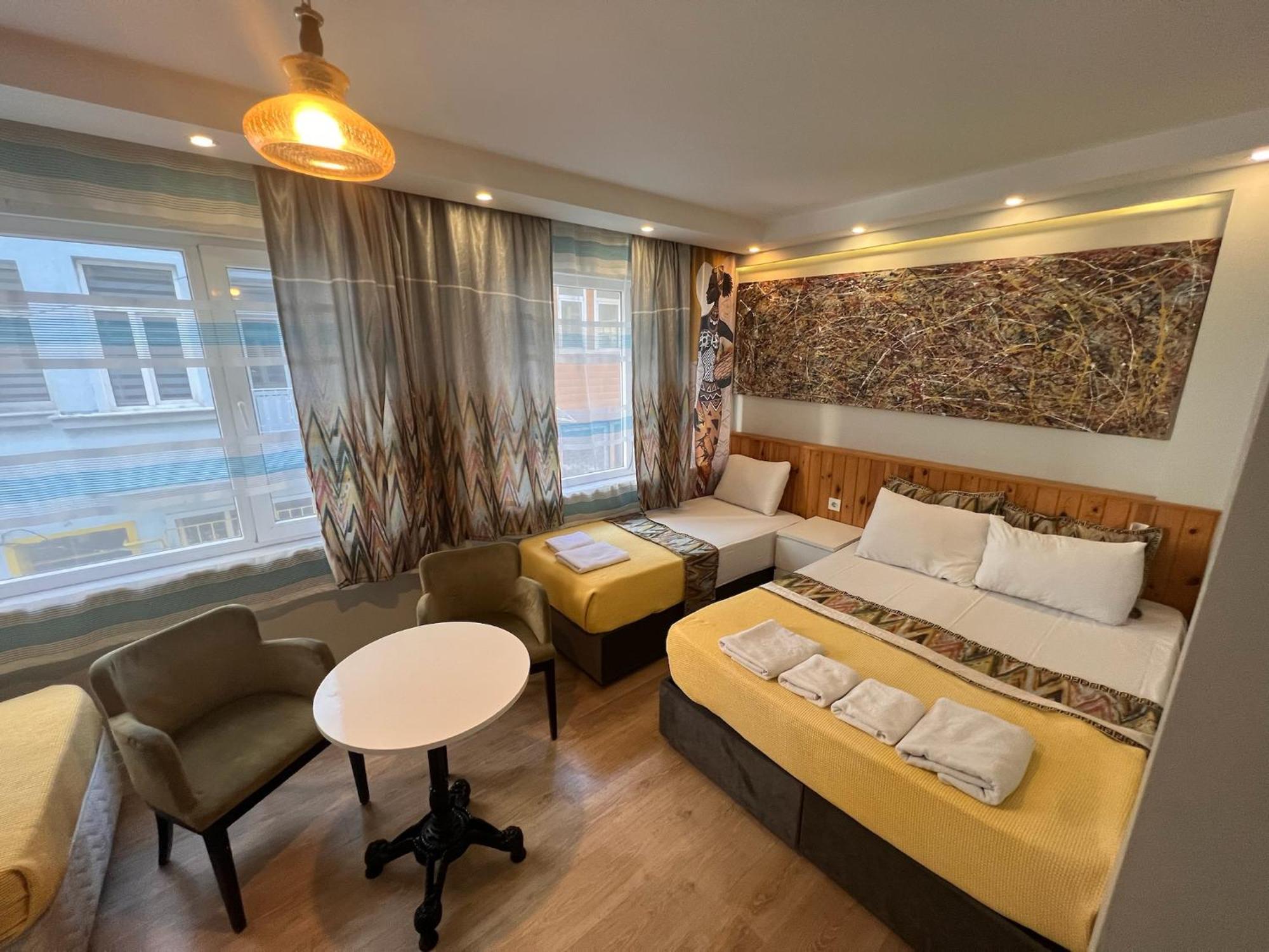 Vierbettzimmer mit Badewanne