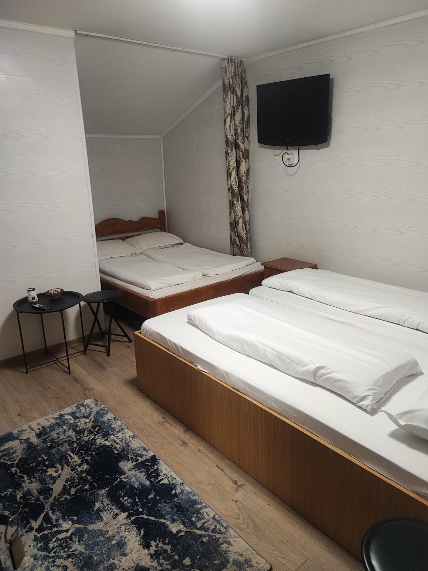 Dreibettzimmer mit Bad
