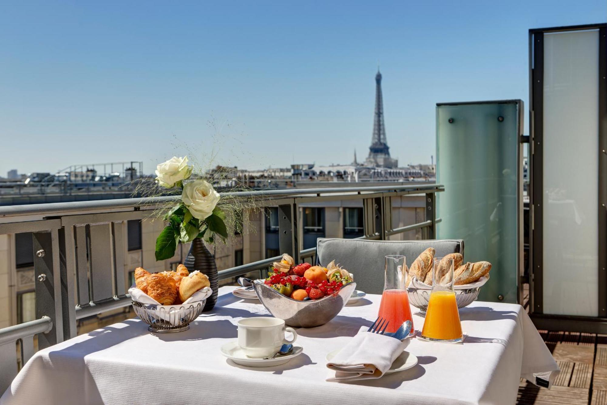 Prestige Zimmer mit Blick auf den Eiffelturm