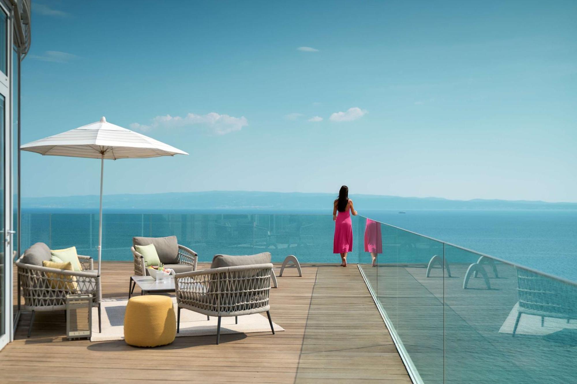 Penthouse-Suite mit Panoramablick auf das Meer und Terrasse