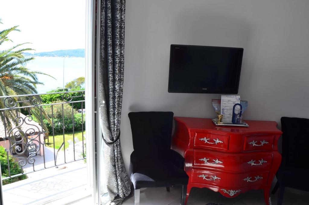 Luxuriöses Doppelzimmer mit Balkon und Meerblick